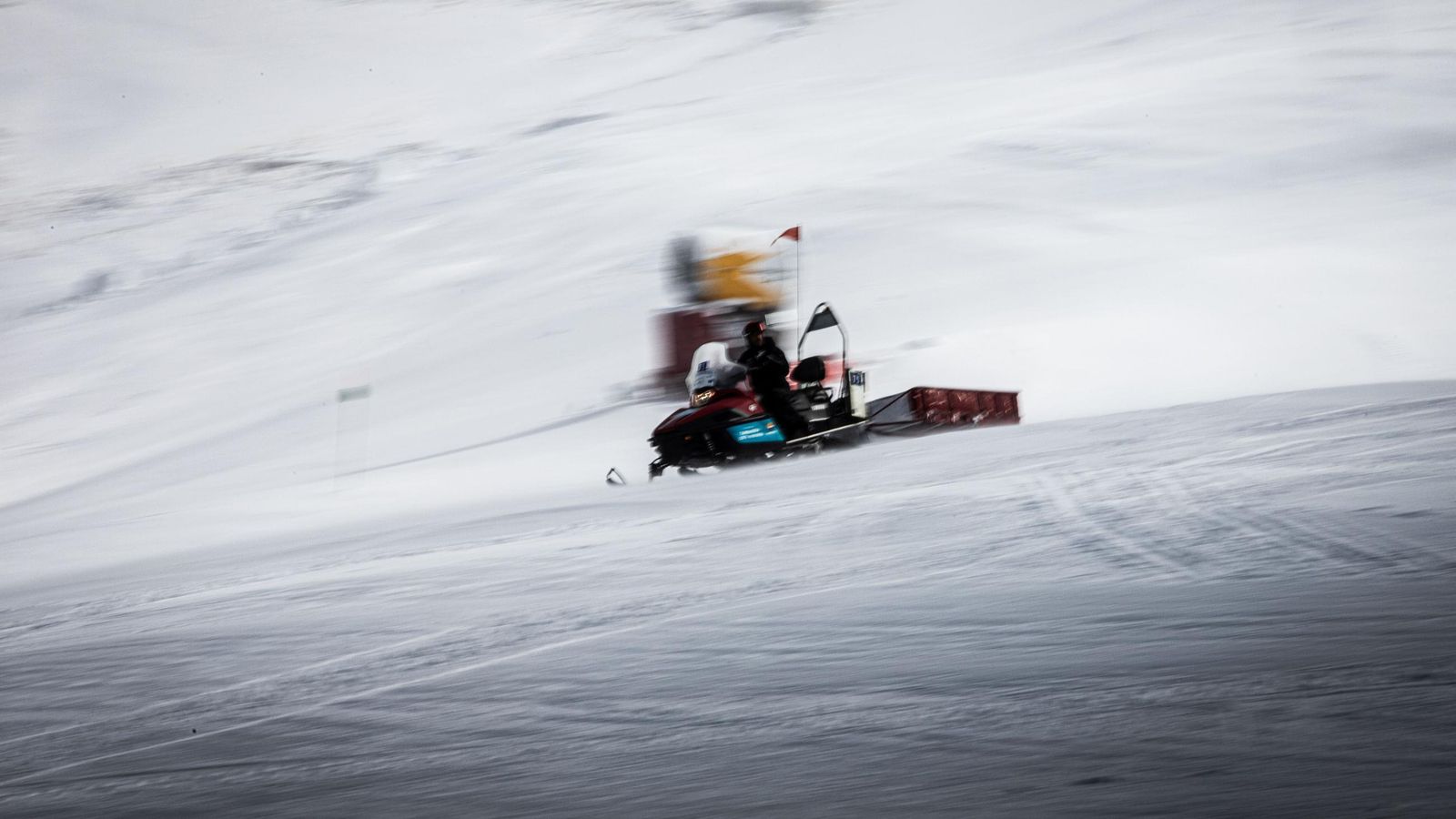 Trabajos de acondionamiento para la inminente apertura de Sierra Nevada