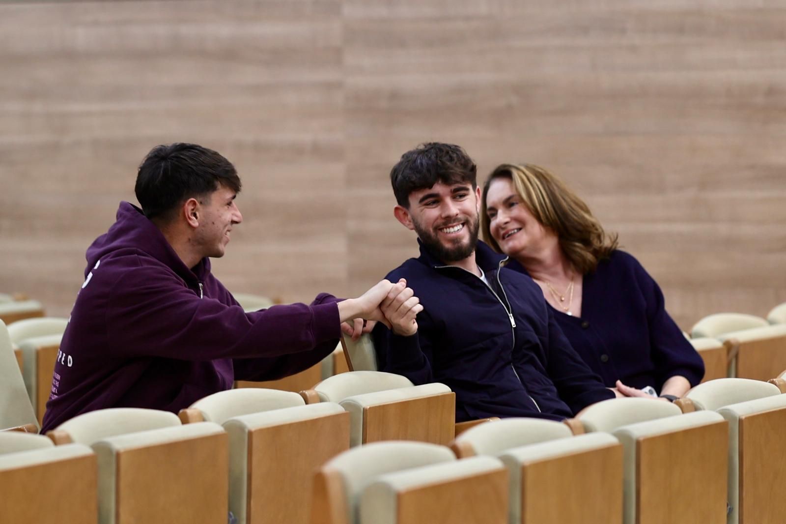 El acto de renovación de Aaron Ochoa, en fotos