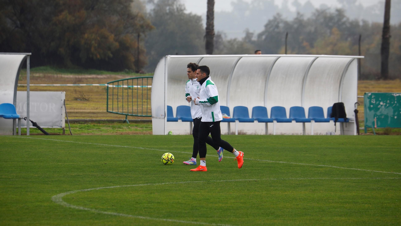 Diego Bri se ejercita junto a Álvaro Gómez durante un entrenamiento.