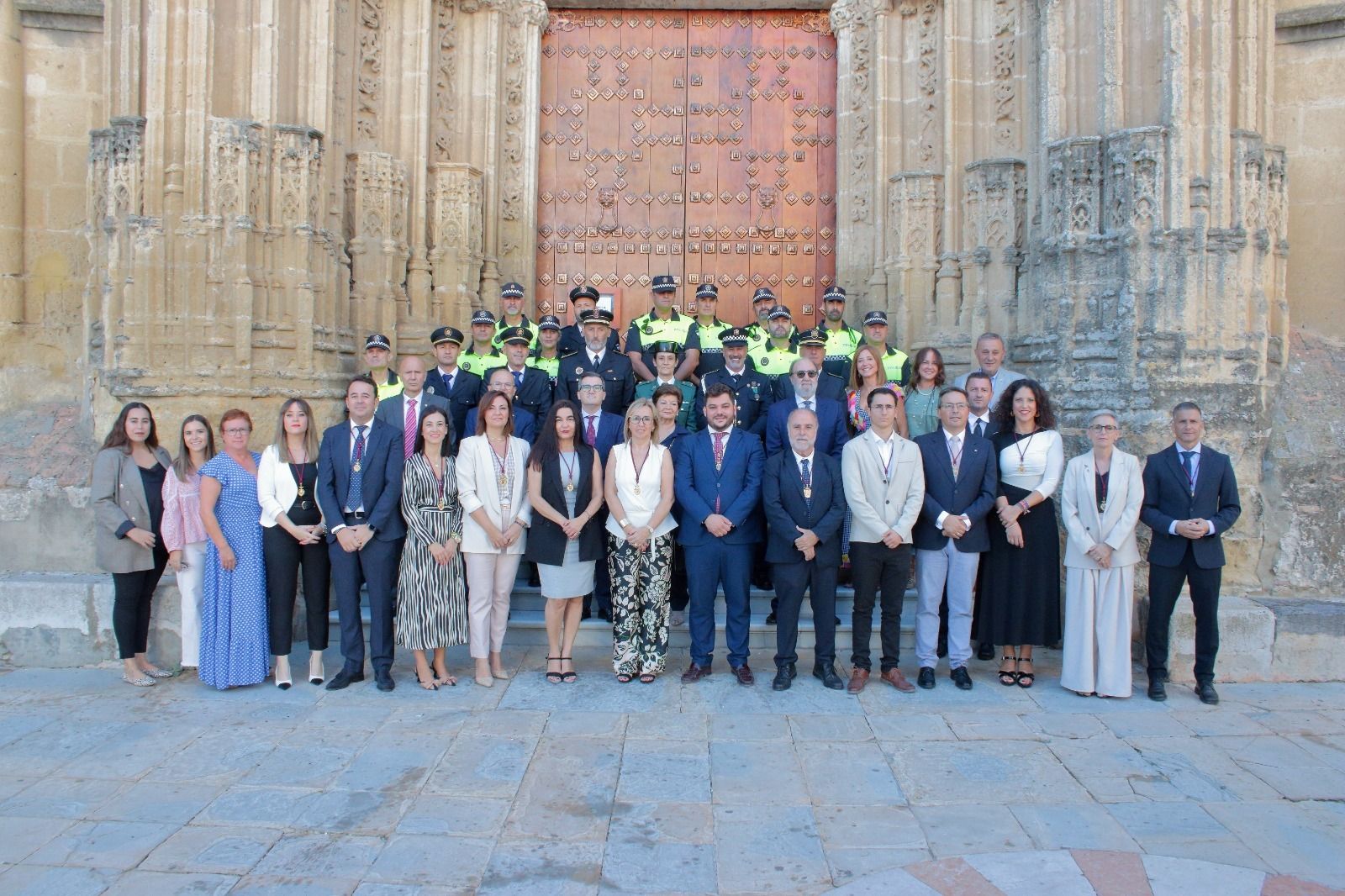 Foto de familia a agentes y colectivos galardonados.