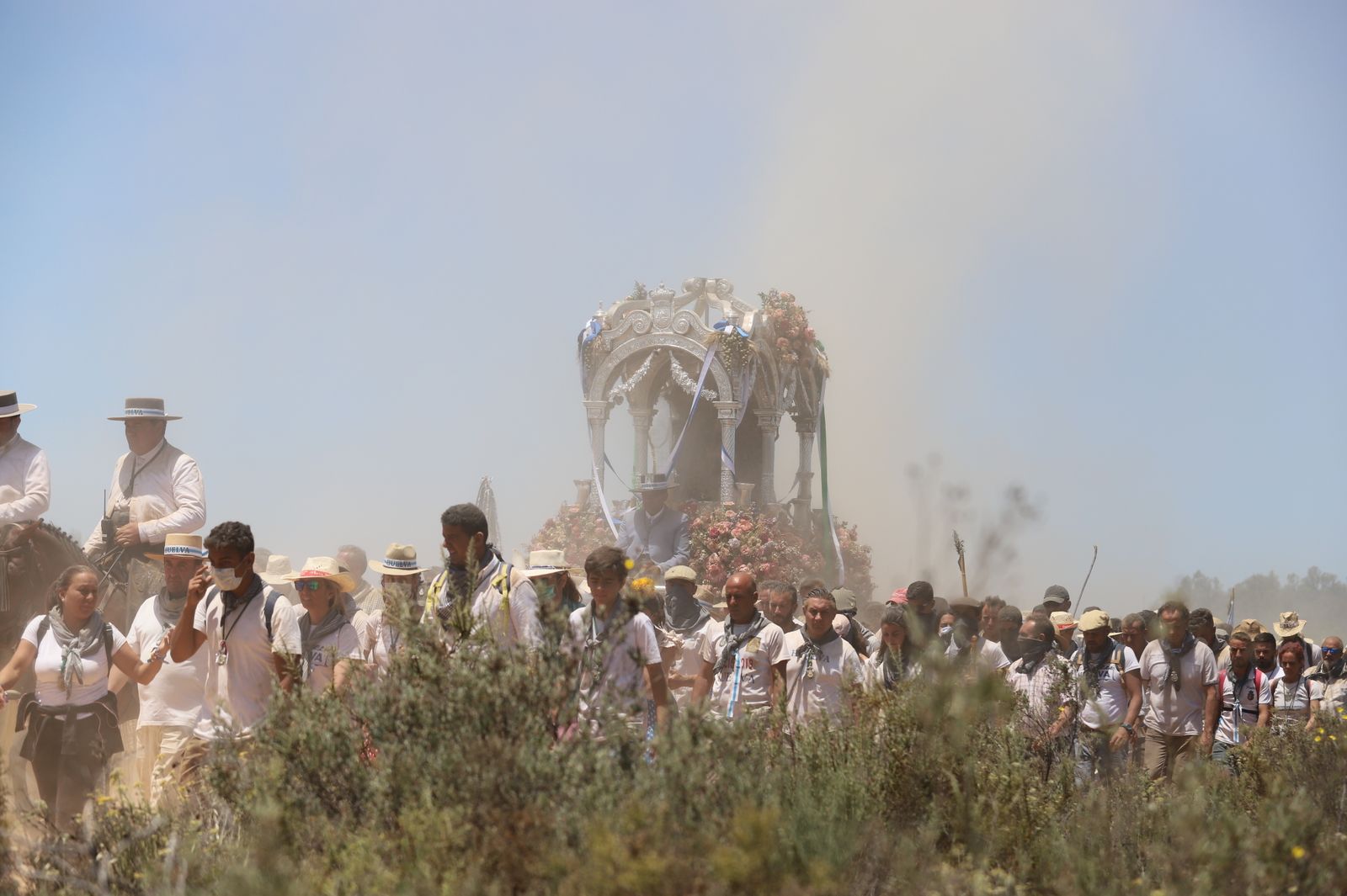 Imágenes de la Hermandad del Rocío de Huelva en el camino