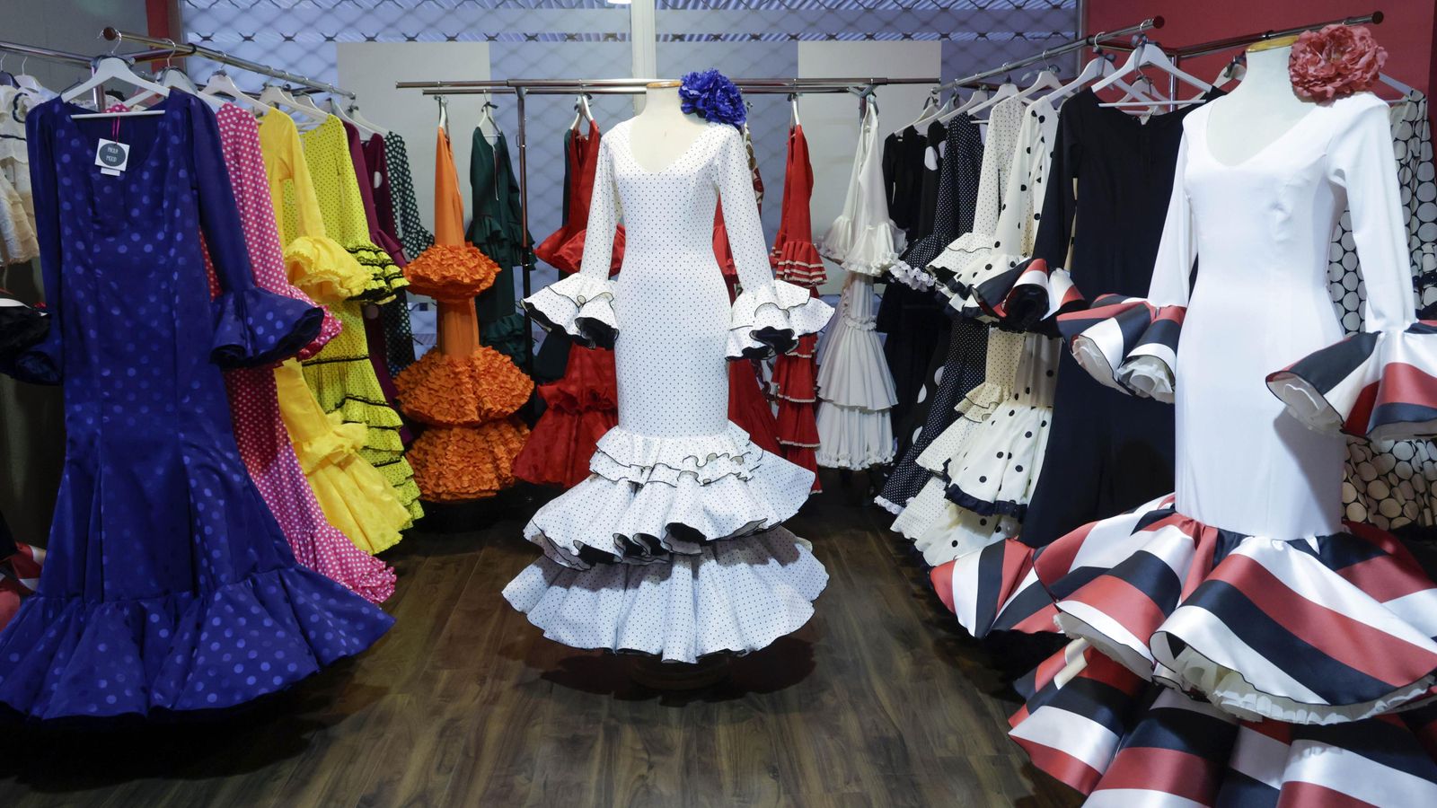 Algunos diseños de la nueva colección de trajes del flamenca de El armario de Paola.