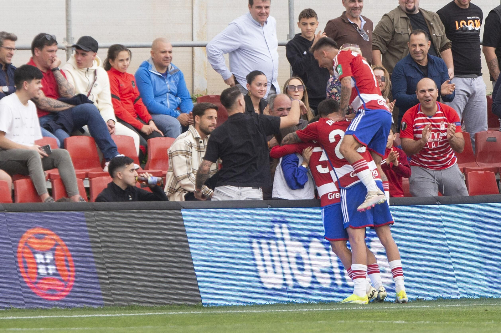 Las mejores imágenes del Recreativo Granada - Atlético de Madrid B
