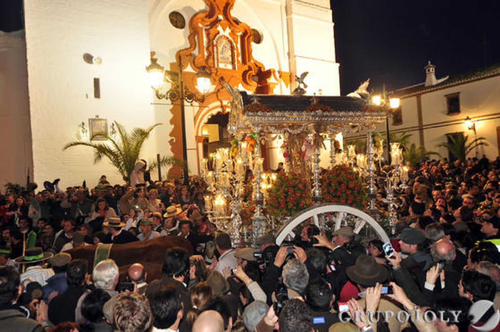 Peregrinación extraordinaria de la Hermandad del Rocío de Triana a Almonte. / Manuel Gómez