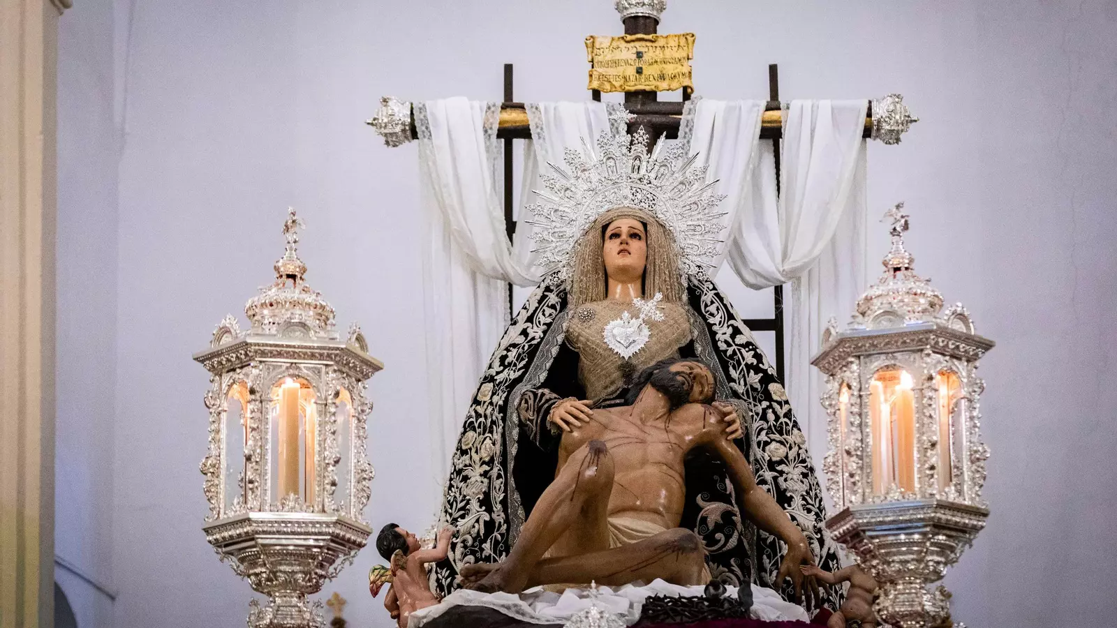 El Vía Crucis de la Caridad en San Fernando 2025 se Traslada a San Francisco por la Lluvia El Vía Crucis de la Caridad en San Fernando 2025 se Traslada a San Francisco por la Lluvia