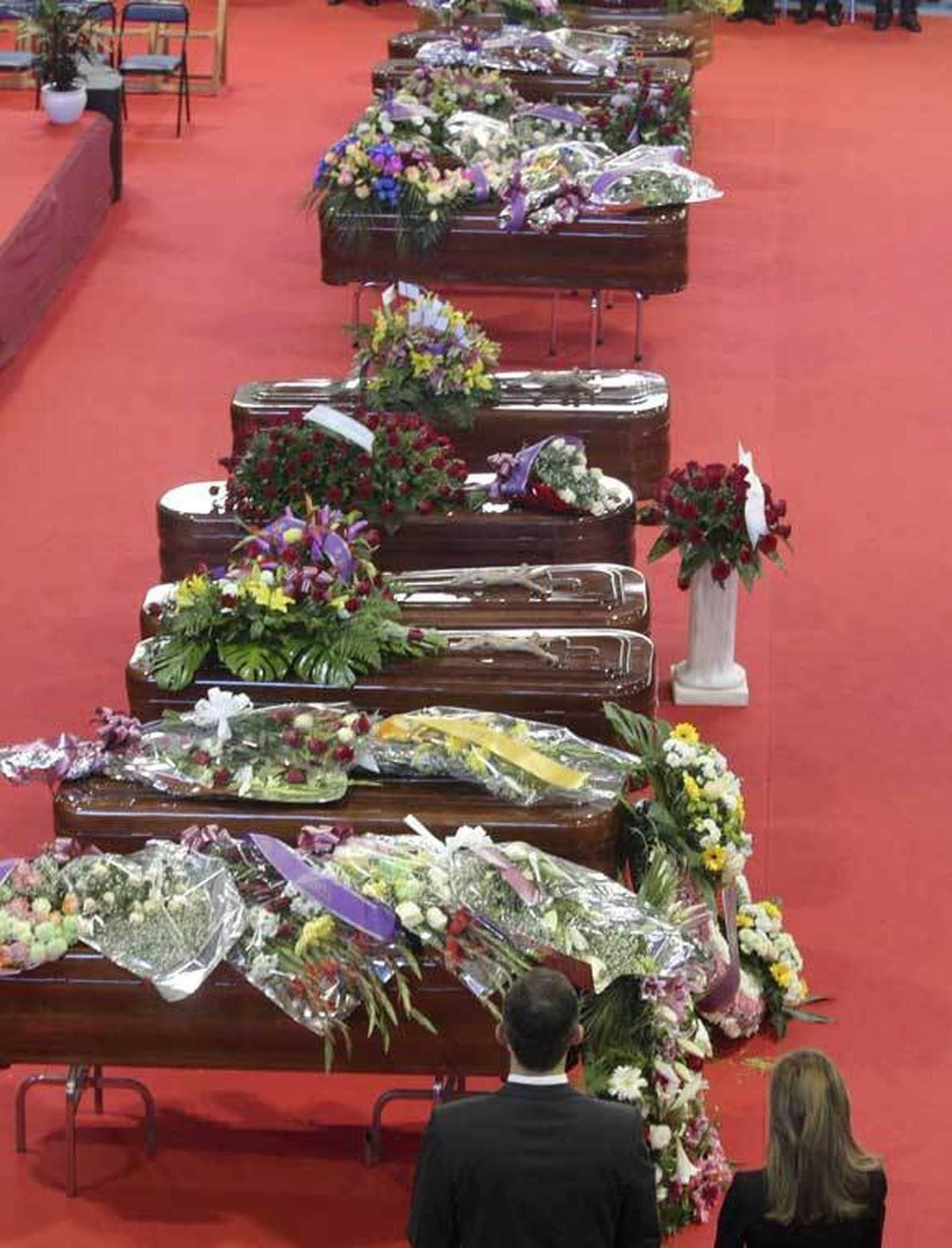 El pueblo de Bullas despide a los 14 fallecidos en un funeral presidido por los Reyes