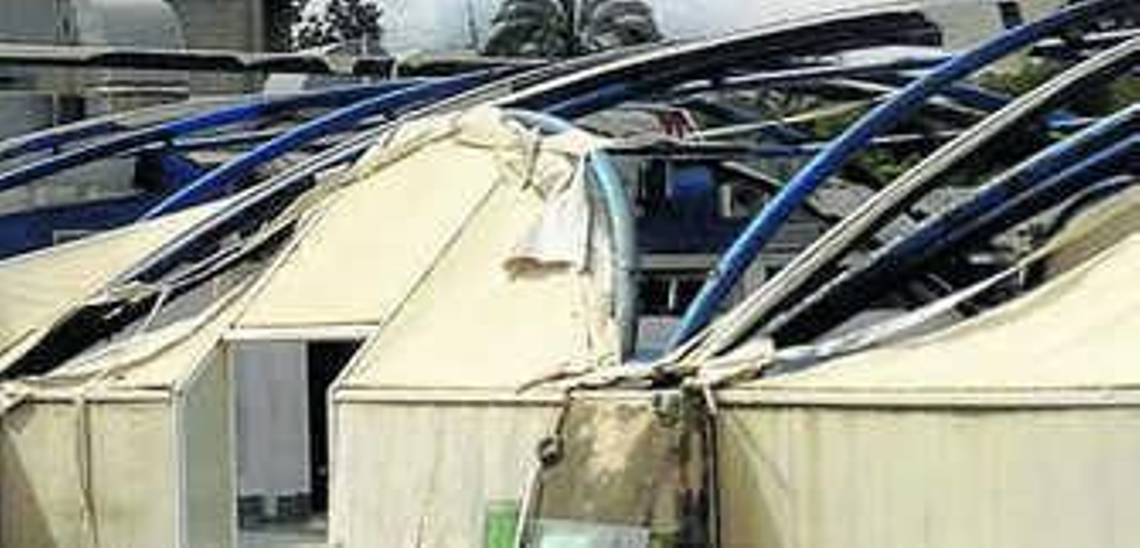 Destrozos en la cubierta del centro Mar del Plata.