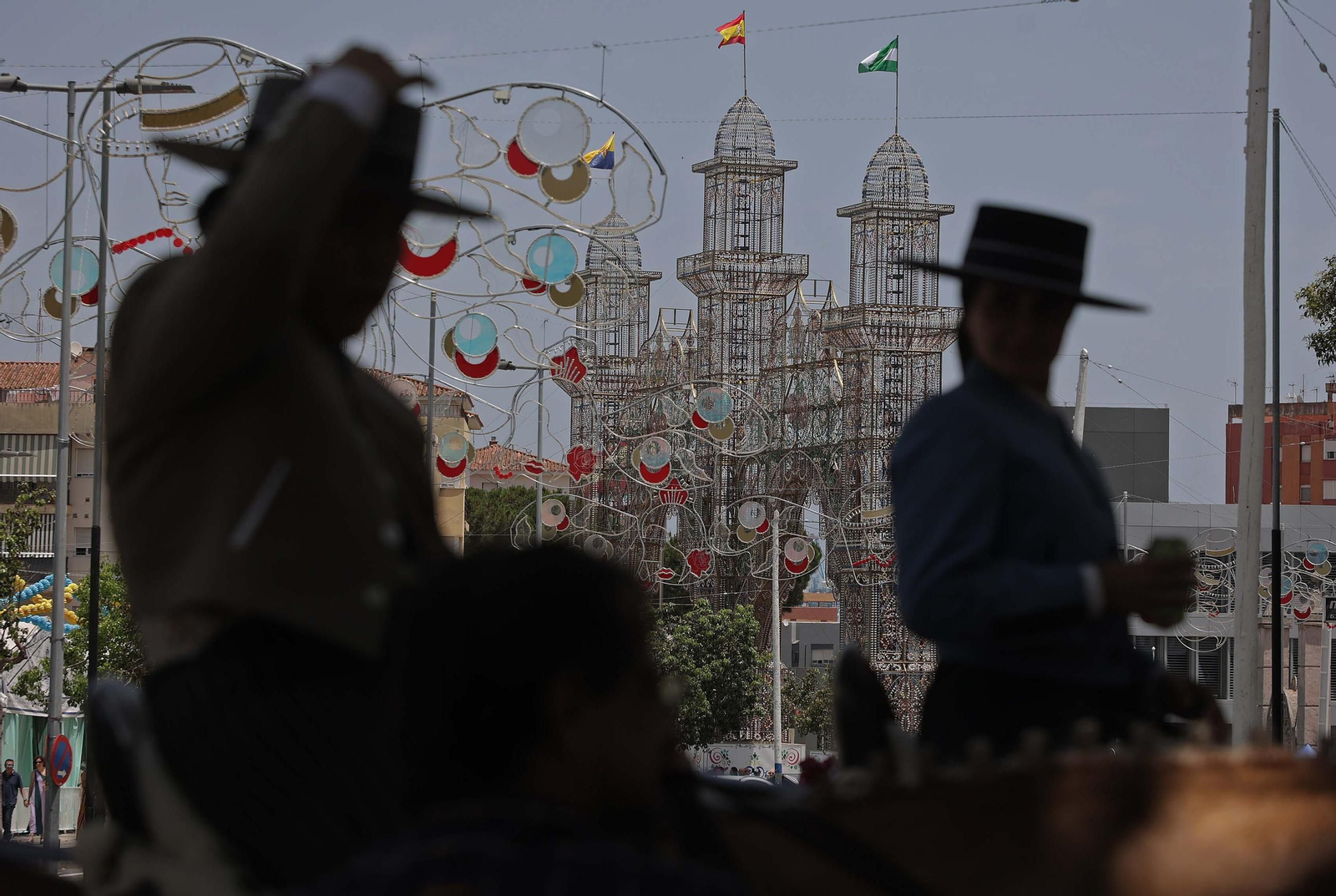 Búscate en las fotos del Domingo por Sevillanas de la Feria Real de Algeciras 2025