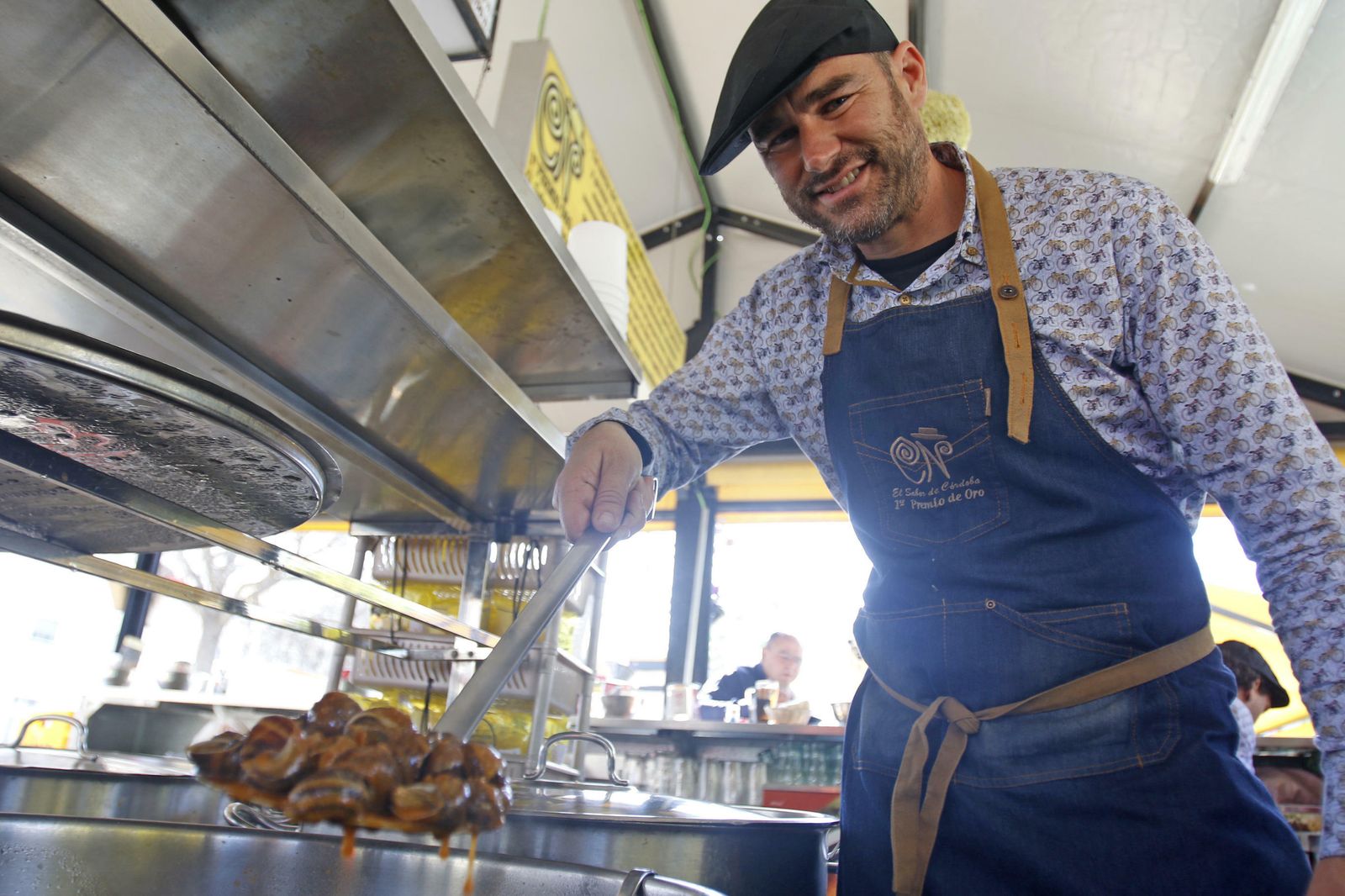 El puesto de caracoles de Noreña, en fotos