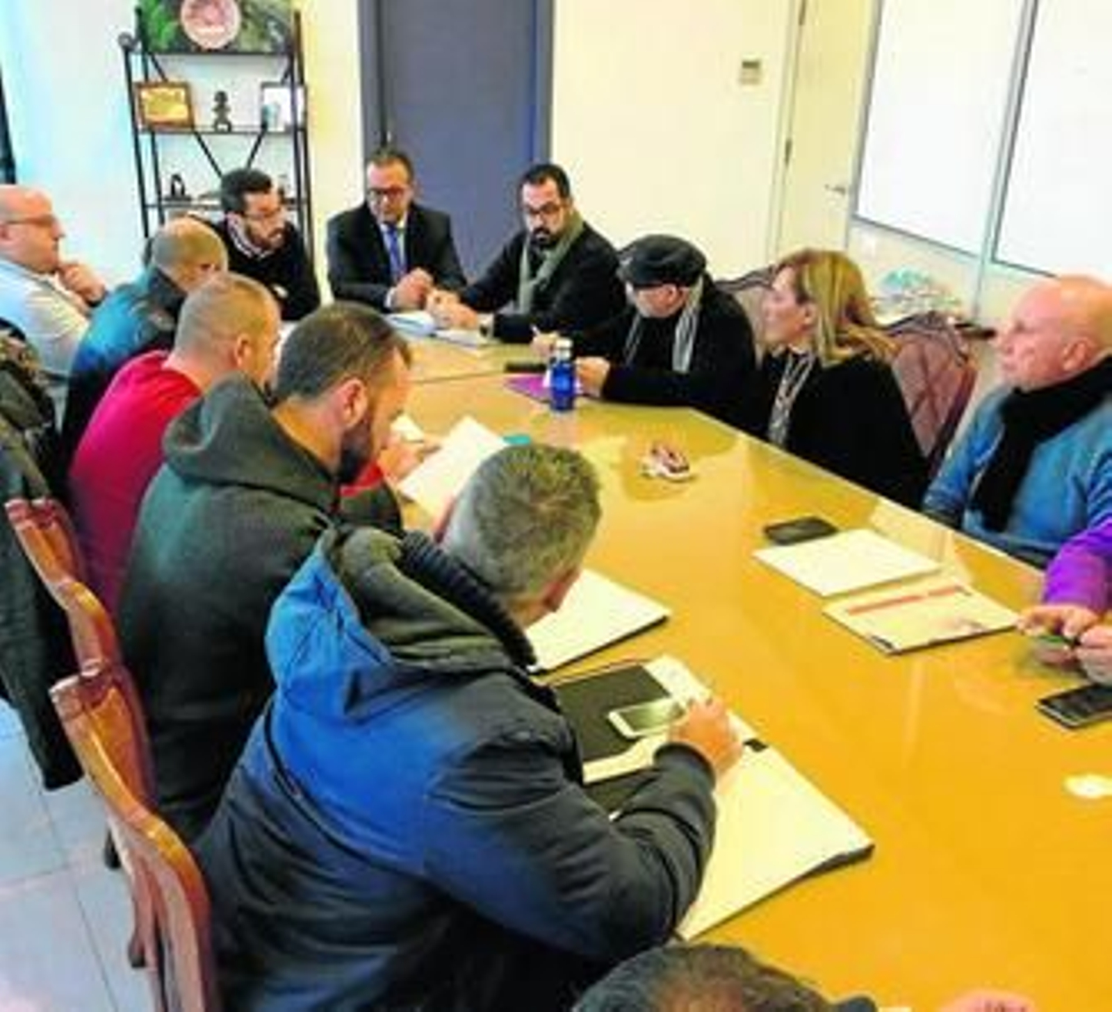 Un instante del encuentro que mantuvo ayer Juan Franco con los representantes sindicales.