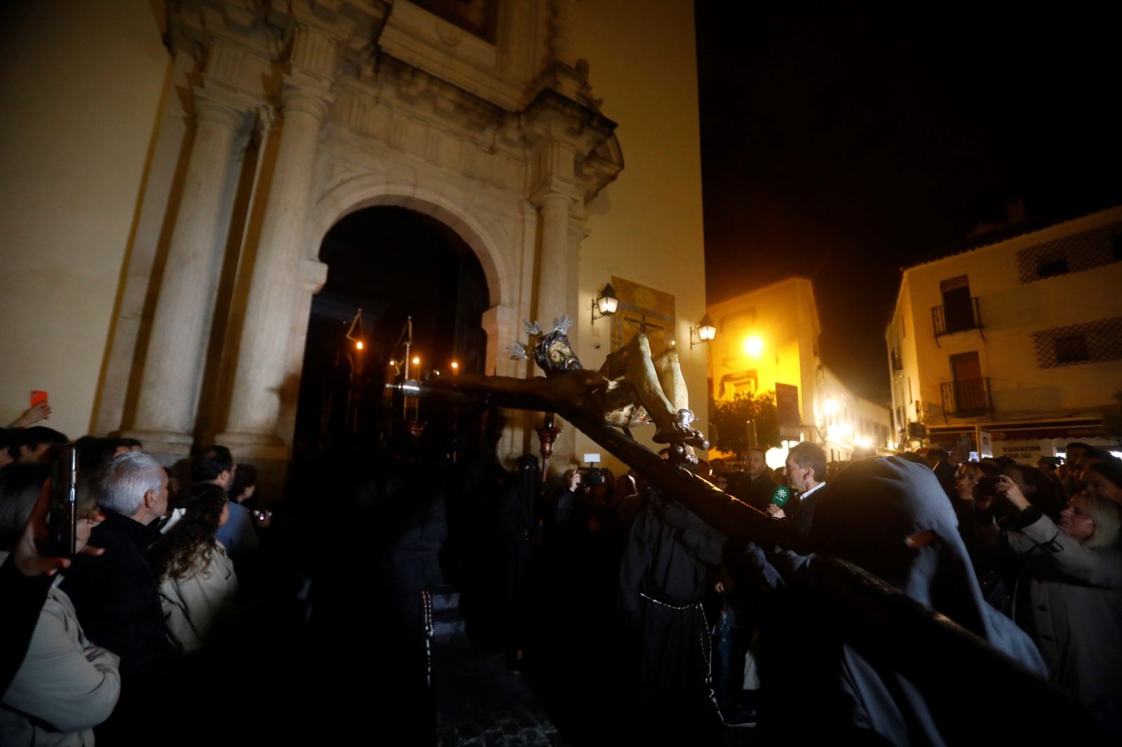 Las imágenes de la procesión del Vía Crucis de Córdoba este Lunes Santo