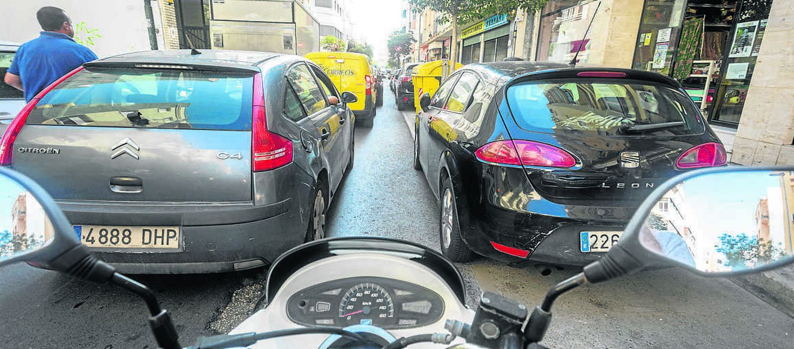 Vehículos circulando por la Avenida de Portugal, en una imagen de archivo.