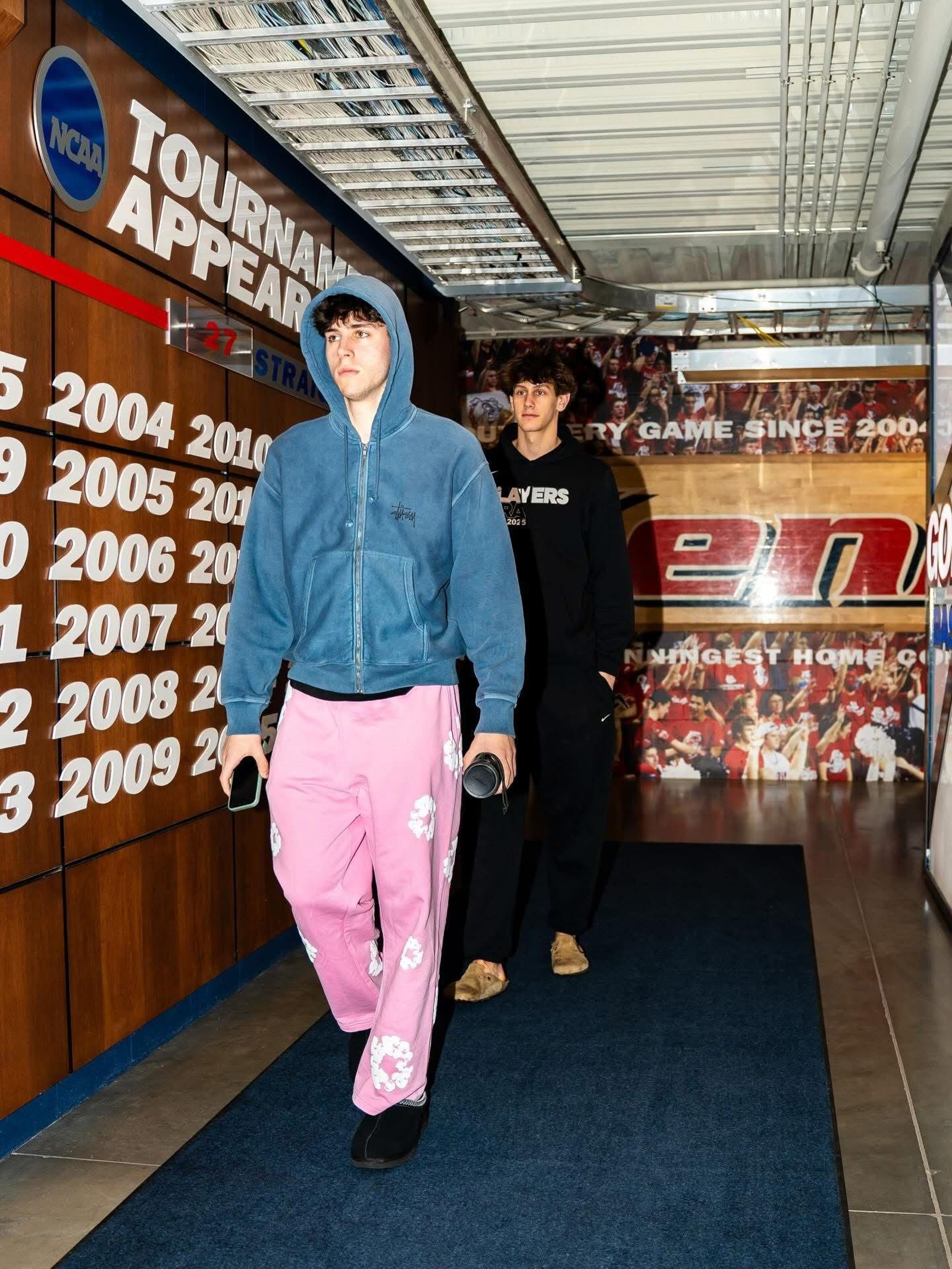 Mario Saint-Supéry, 13 puntos y siete asistencias en la NCAA