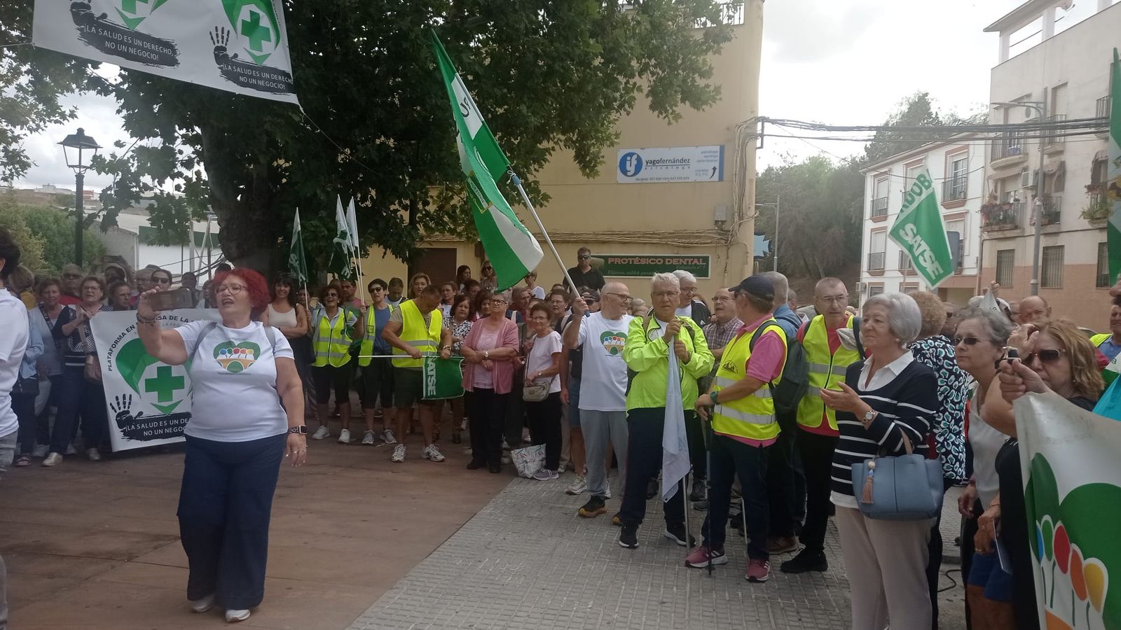 La marcha por la sanidad pública entre Puente Genil y Aguilar de la Frontera, en imágenes