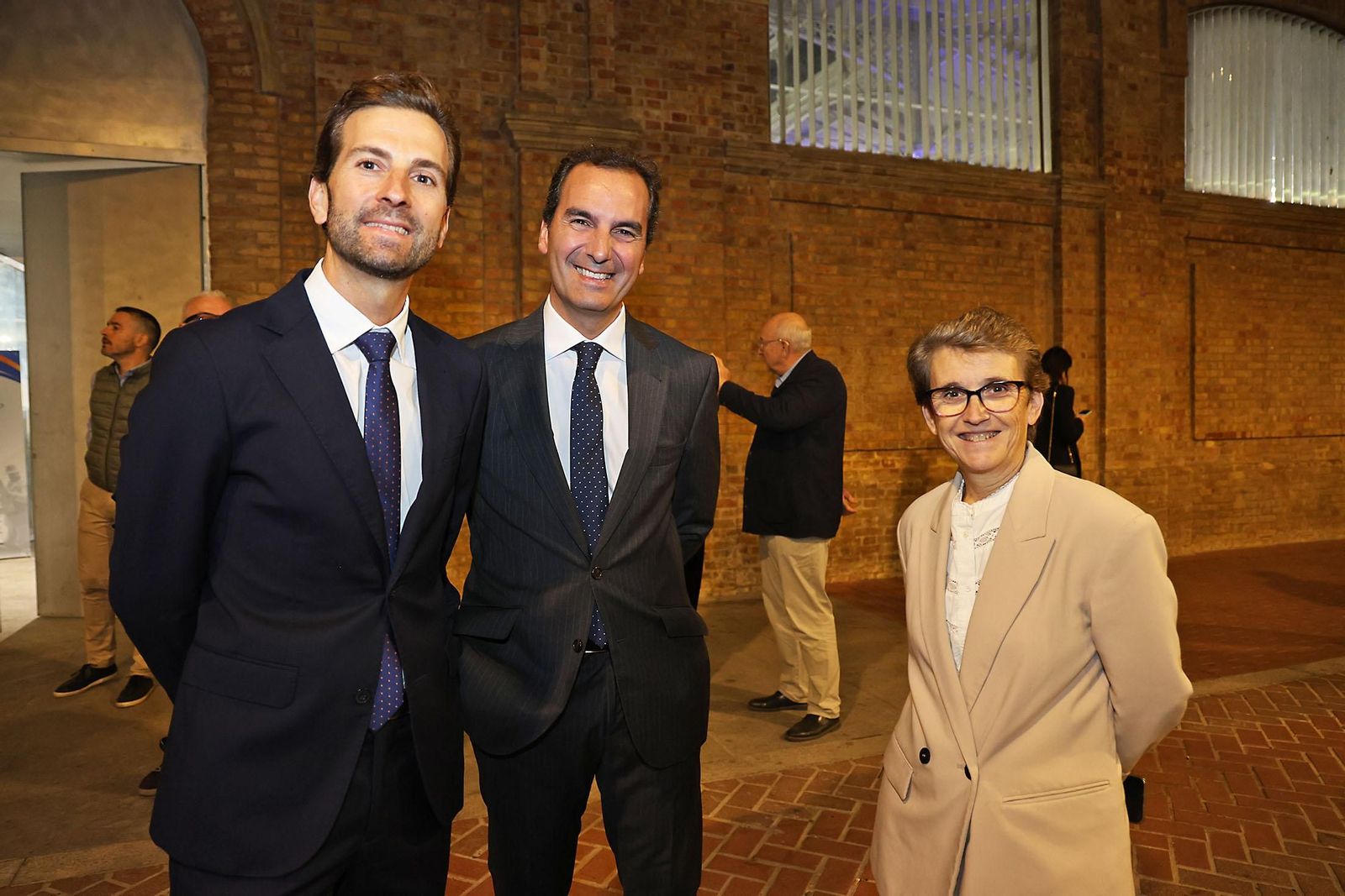 Imágenes de los invitados a la gala de los  37 premios Onubenses del Año