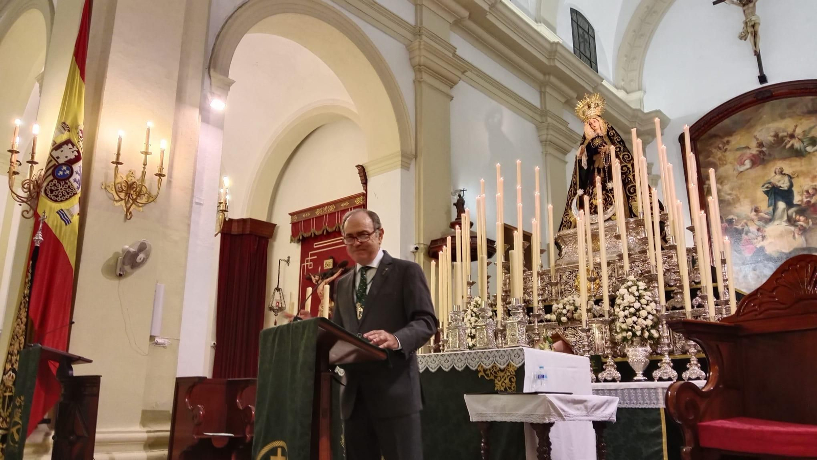 El pregonero de la coronación de la Esperanza, Juan José Romero Ruiz, durante su exaltación en la iglesia de San Francisco, en San Fernando
