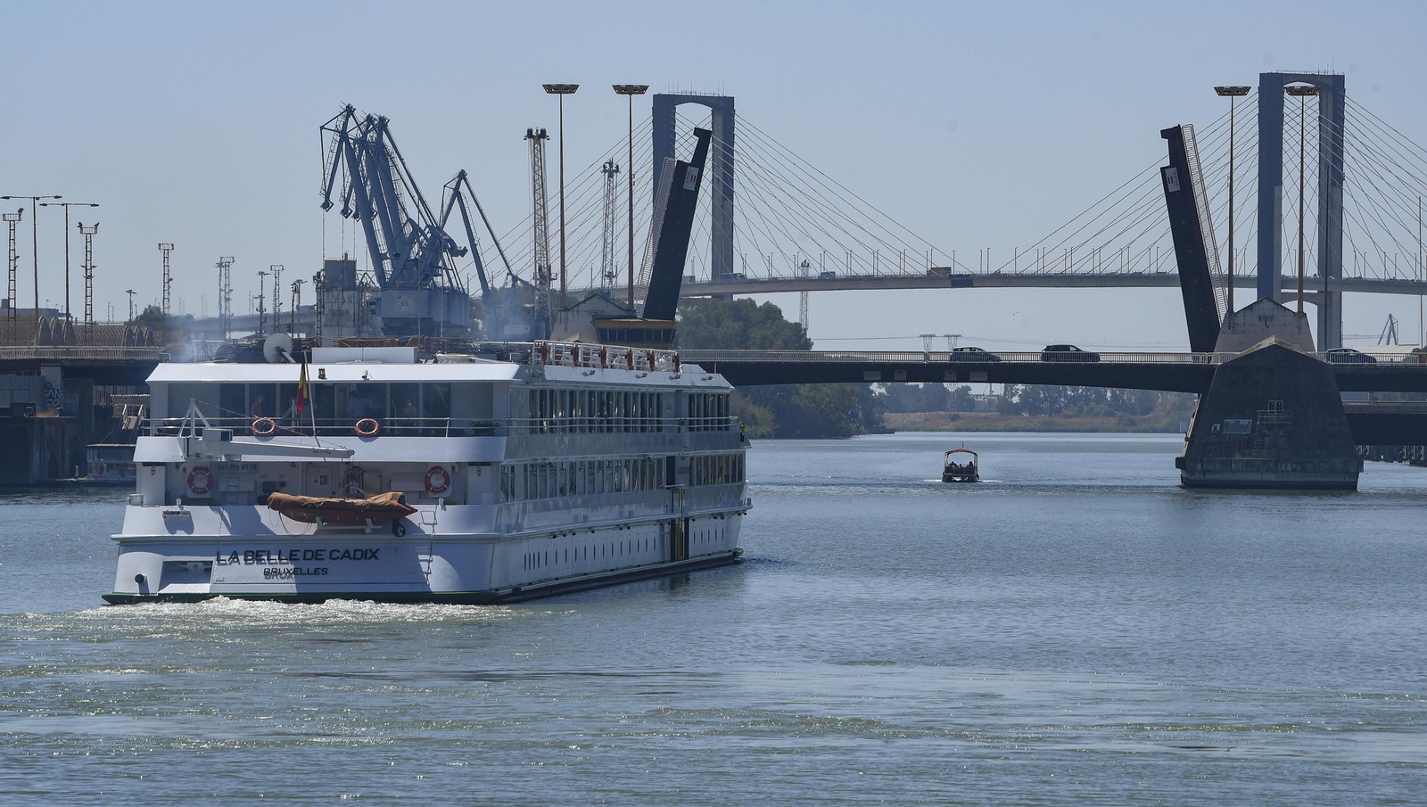 Más de 100 cruceristas, en una travesía por el Guadalquivir rumbo a Huelva y Cádiz