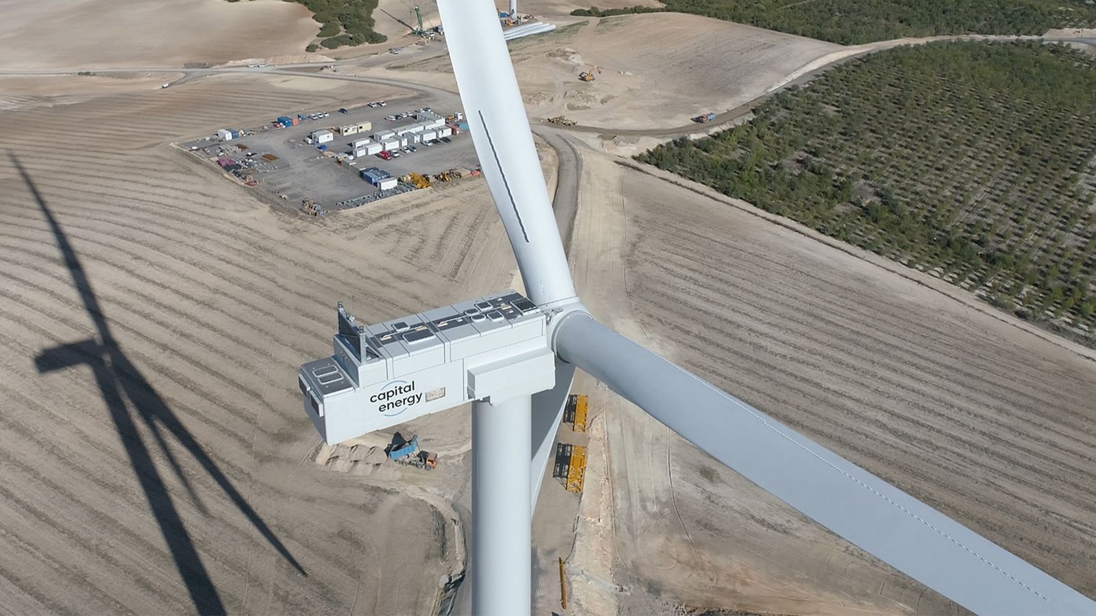 Capital Energy está comprometida con el crecimiento social y económico de las regiones en las que está presente.