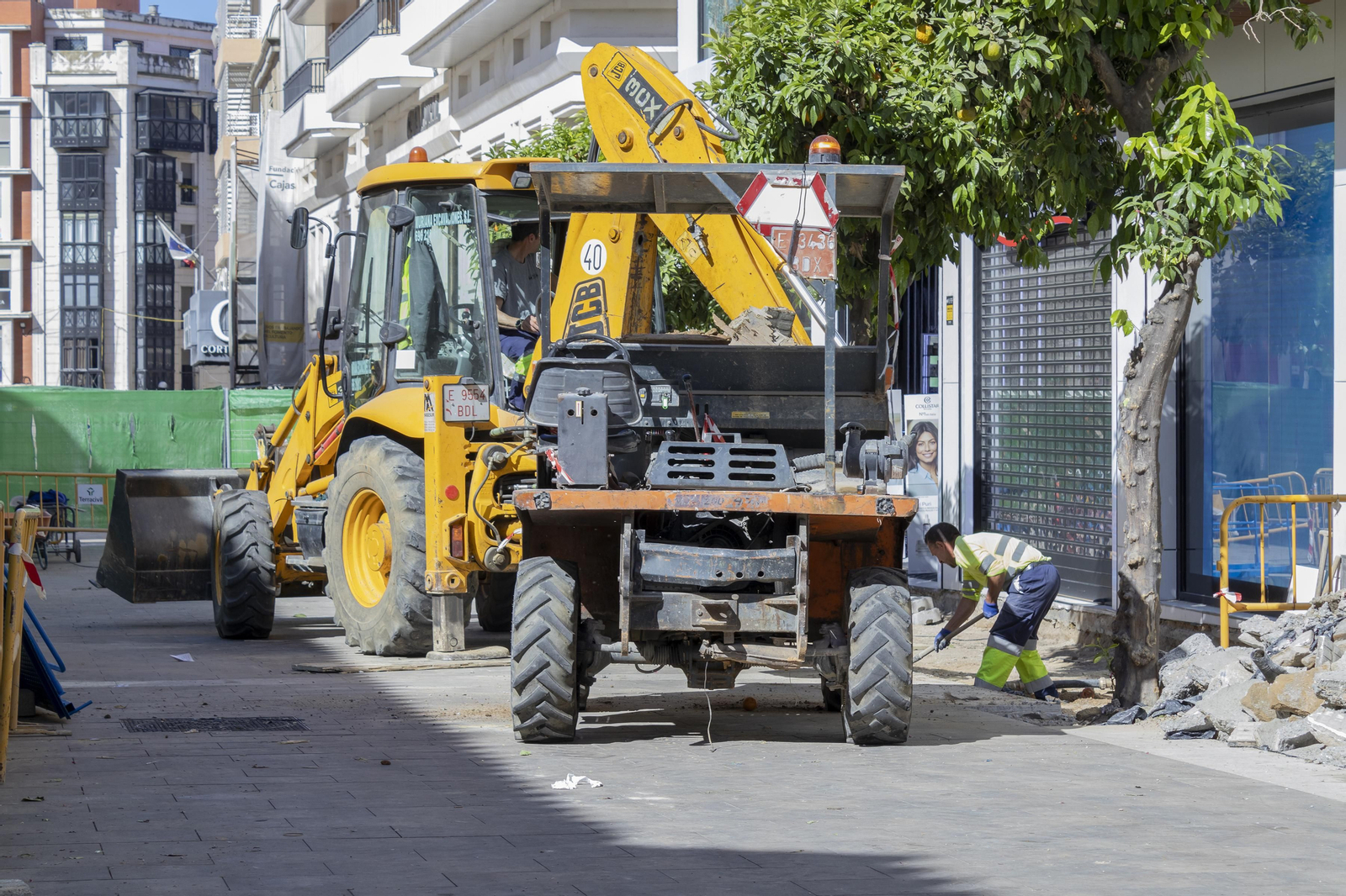 Obras en las calles : Méndez Núñez, Plus Ultra, Gravina y Médico Luis Buendía.