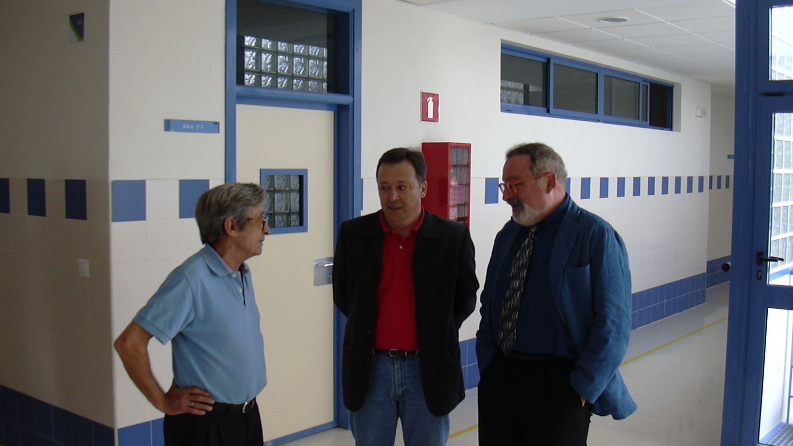 Savater, junto a Luis Miguel Rubiales y Luis Guerra, entonces docentes del instituto.