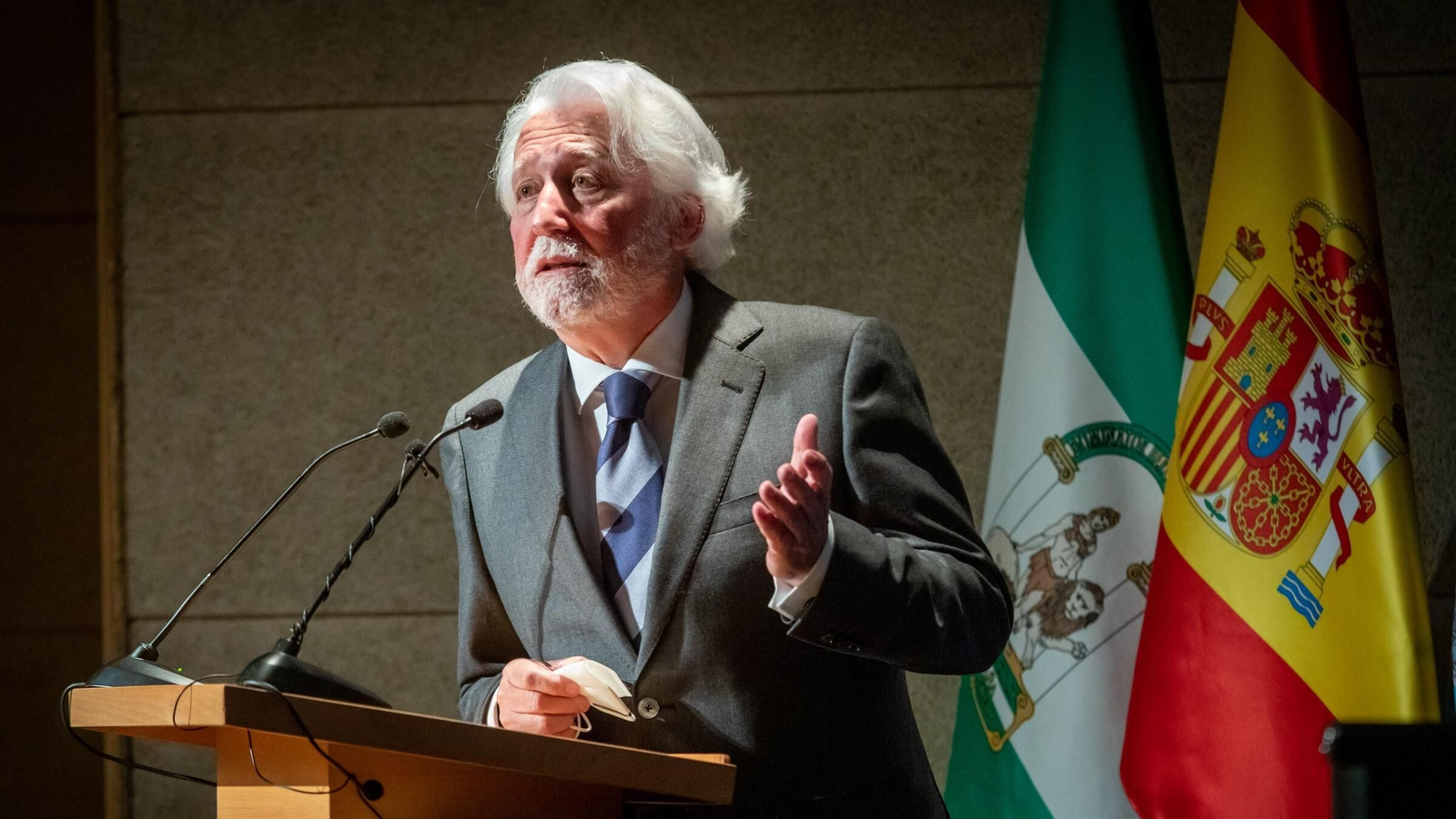 Jesús Castiñeiras Fernández, durante su discurso de ingreso en la Academia de San Romualdo. Jesús Castiñeiras Fernández, durante su discurso de ingreso en la Academia de San Romualdo.