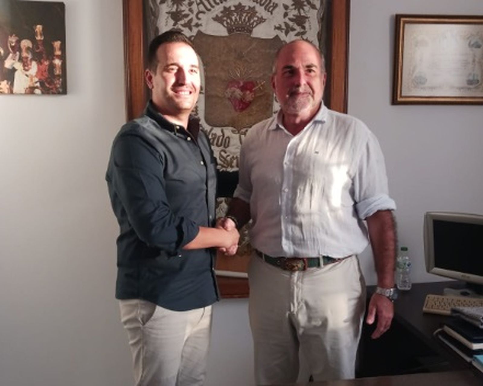 Firma del contrato entre ambas partes