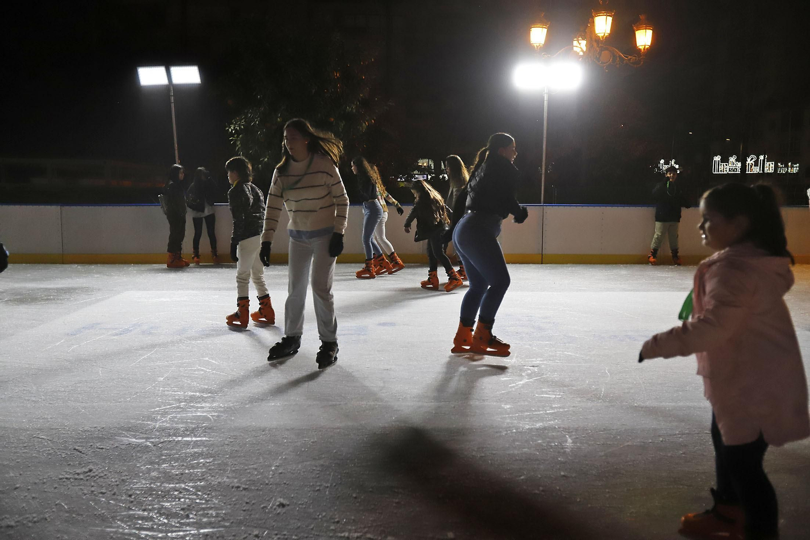 Imágenes de la pista de hielo en Isla Chica por Navidad