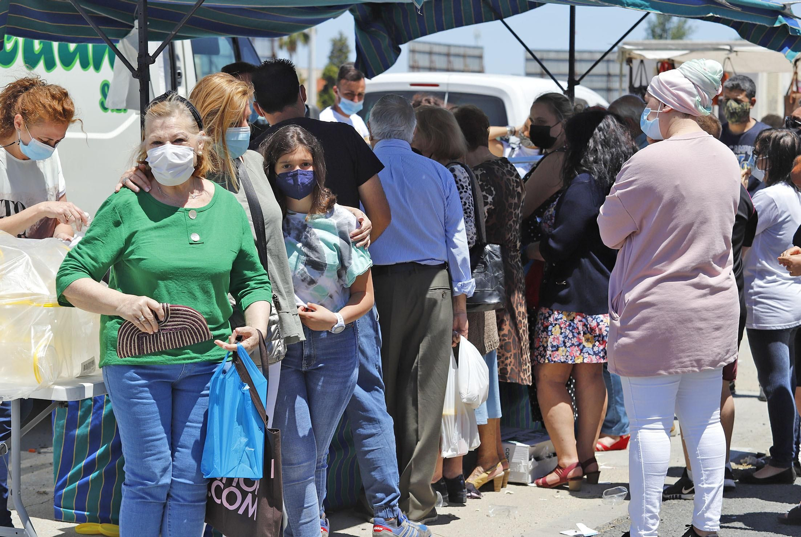 Imágenes del Mercadillo de Huelva en su nueva ubicación