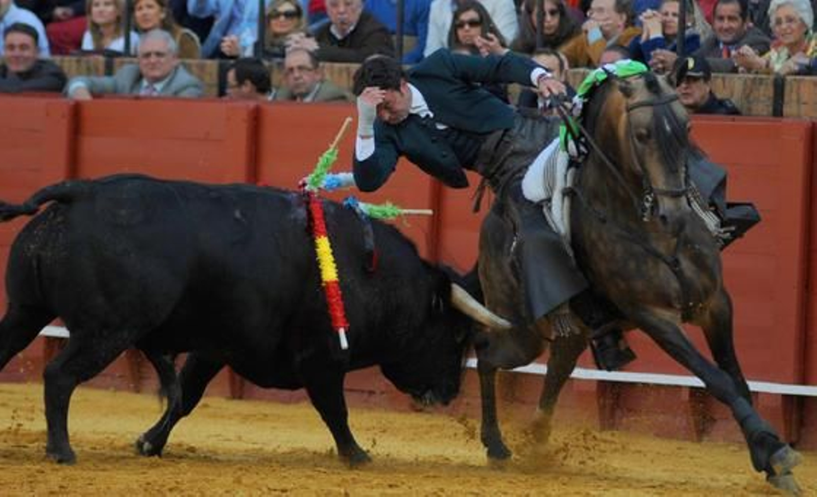 Andy Cartagena, con el primer toro de la tarde.

Foto: Juan Carlos Vazquez