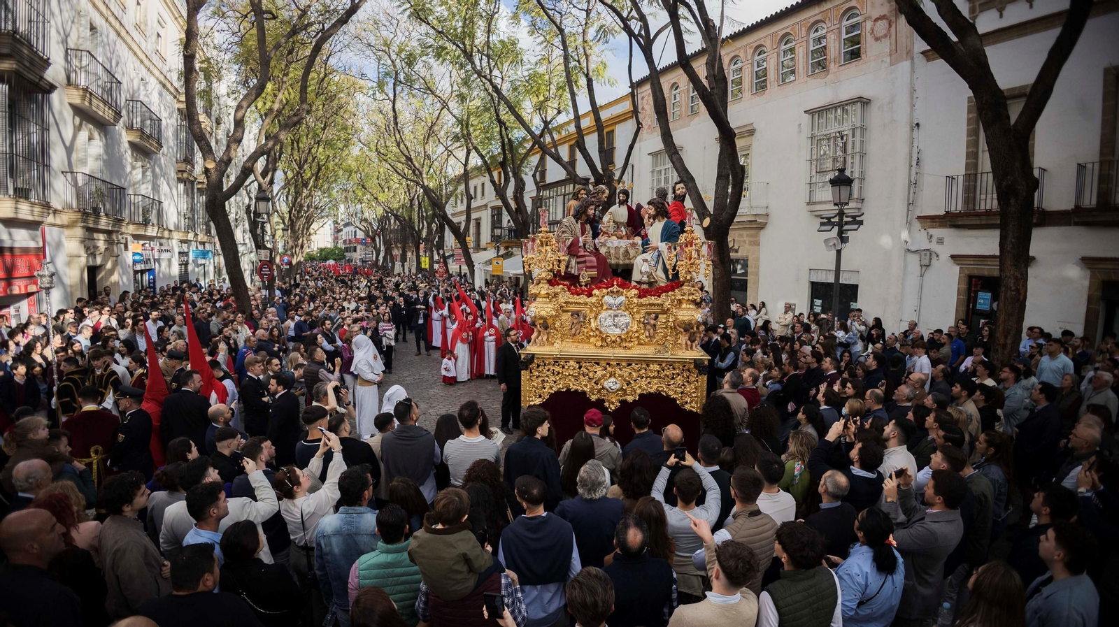 El misterio de la Cena, por la calle Porvera el pasado Lunes Santo.