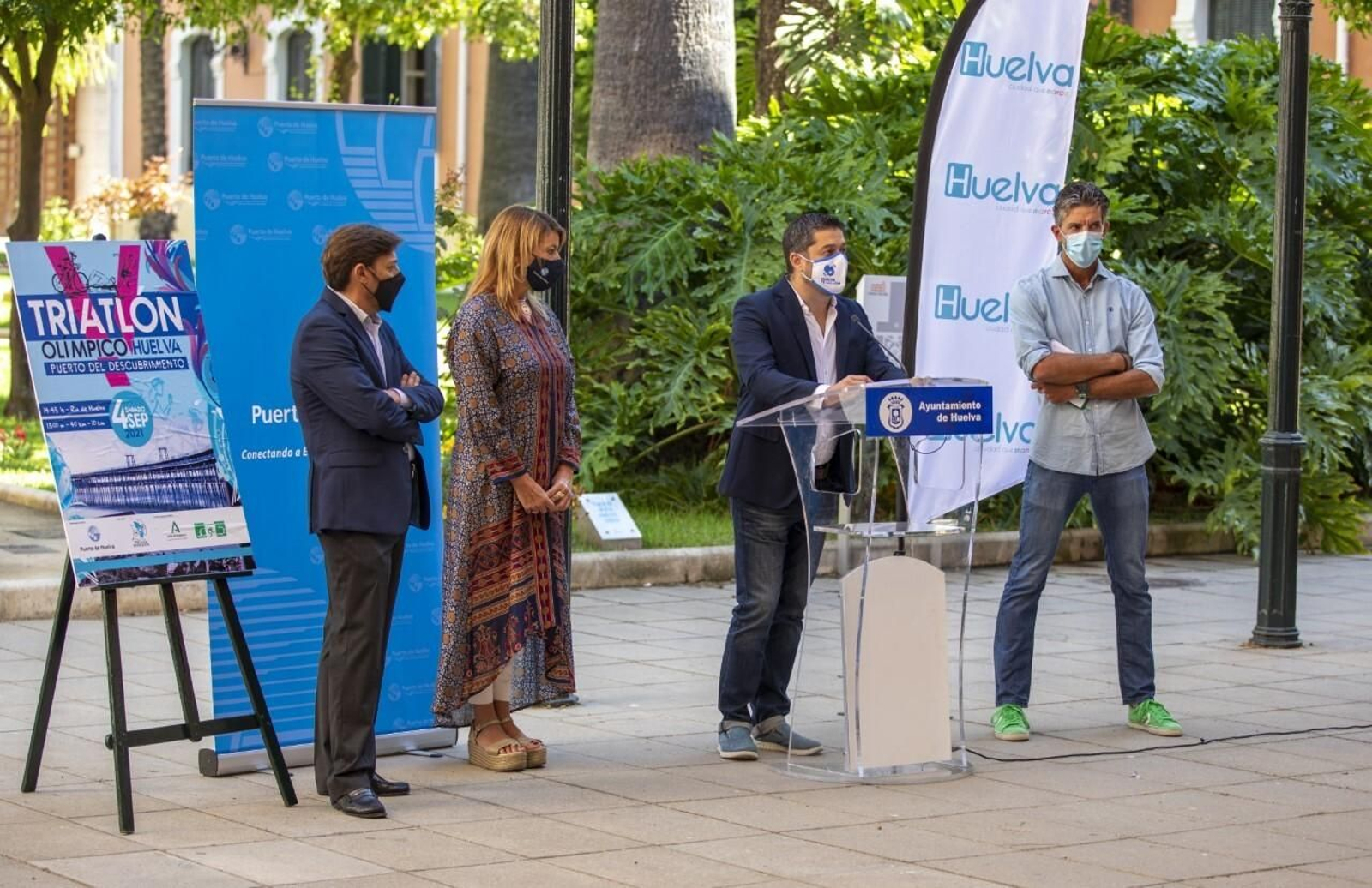 Un momento de la presentación oficial de este Triatlón, en la Casa Colón de Huelva.