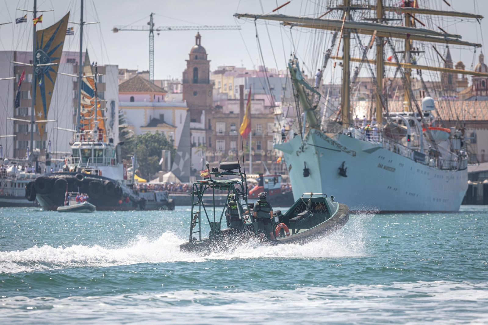 Imágenes de la parada naval desde el mar