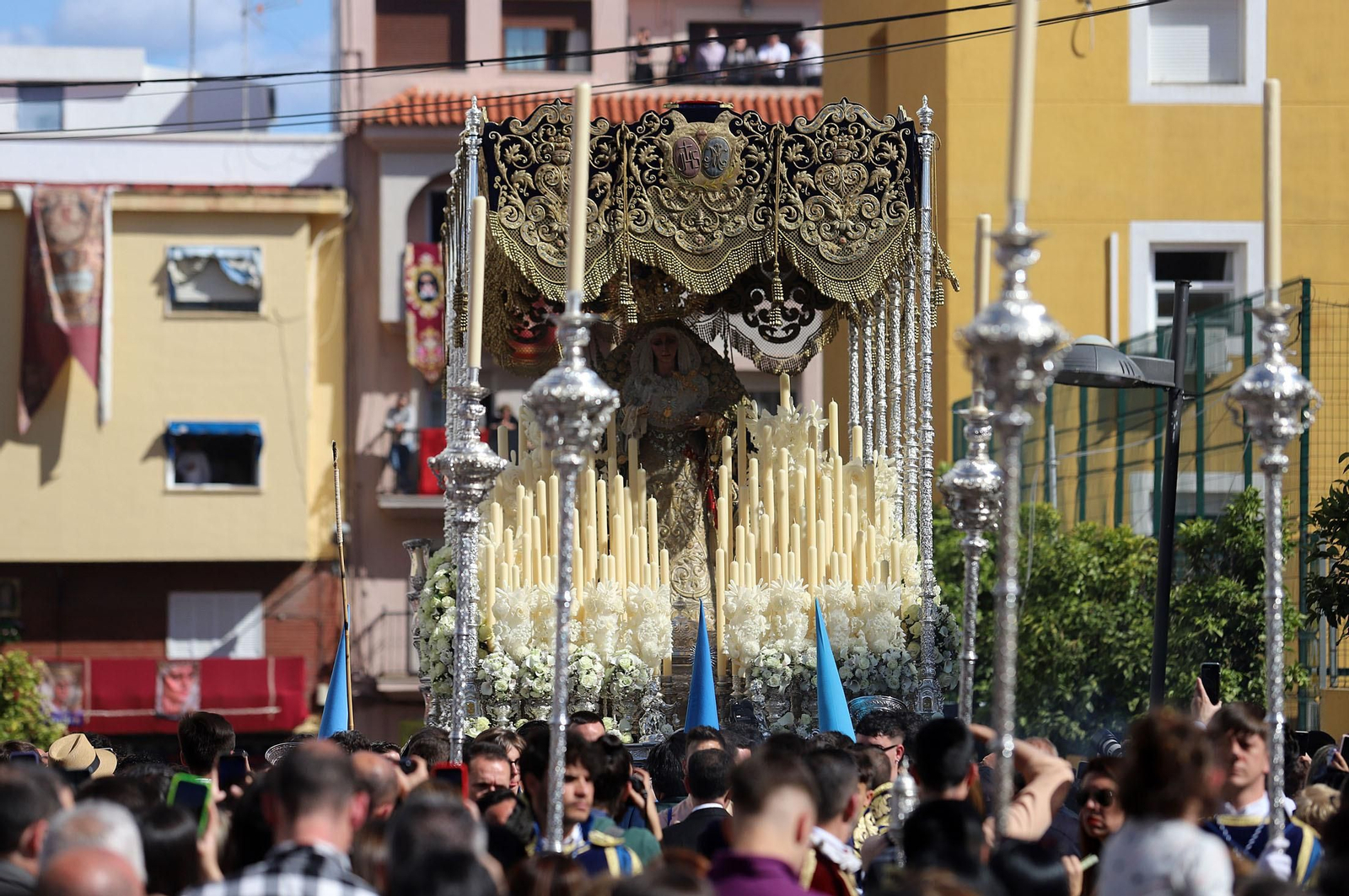 Imágenes de La Victoria en su salida procesional y su recorrido por el Barrio Obrero