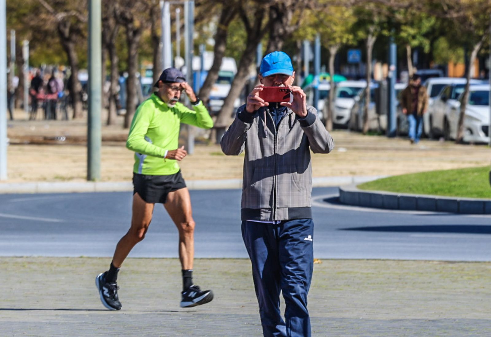 Fotografías de ambiente de la fría mañana en la ciudad