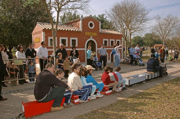 Vuelve el conocido tren en miniatura del Parque del Alamillo: qué día se estrena y a qué horas se puede viajar