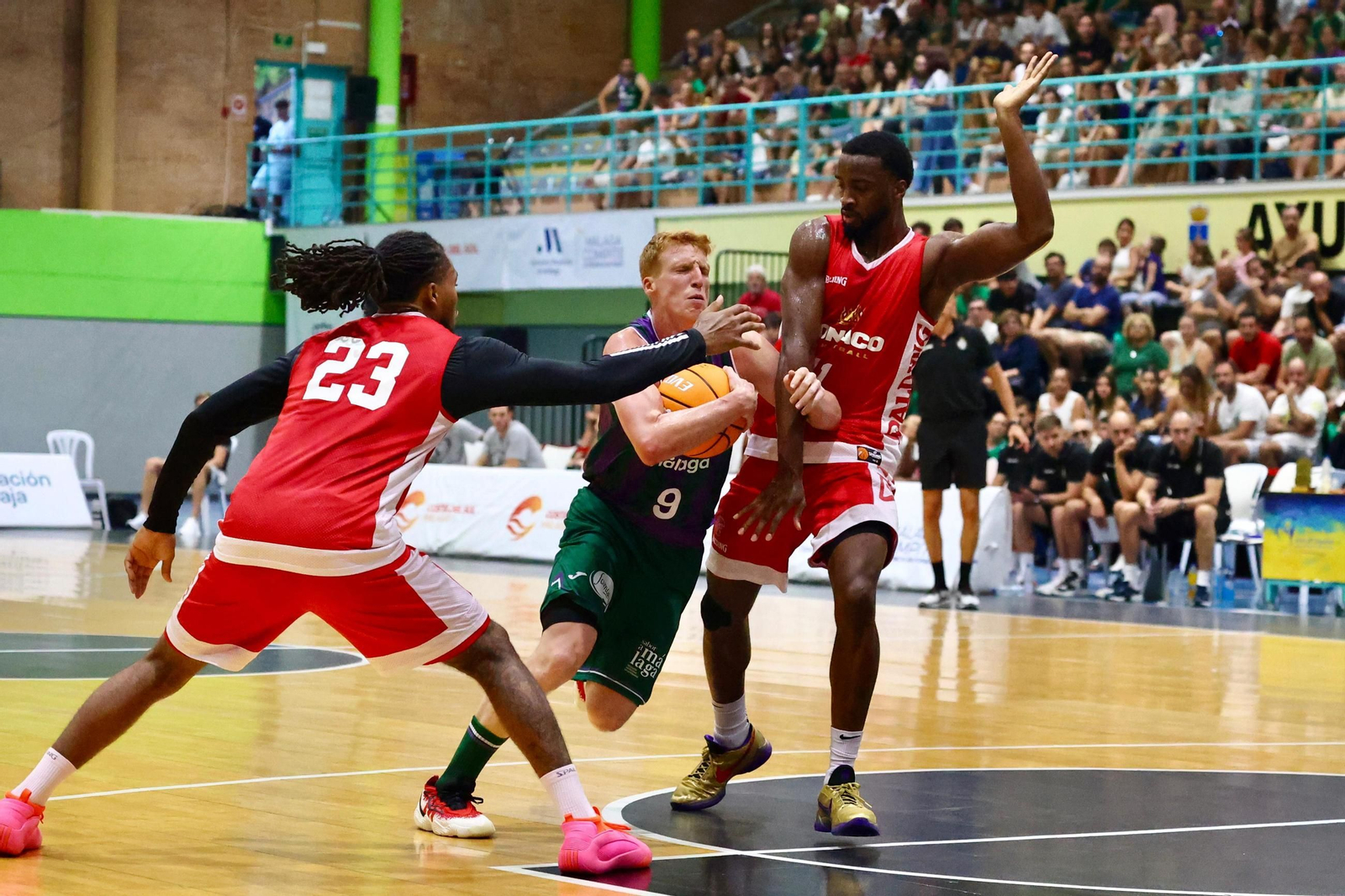 Alberto Díaz entra a canasta.