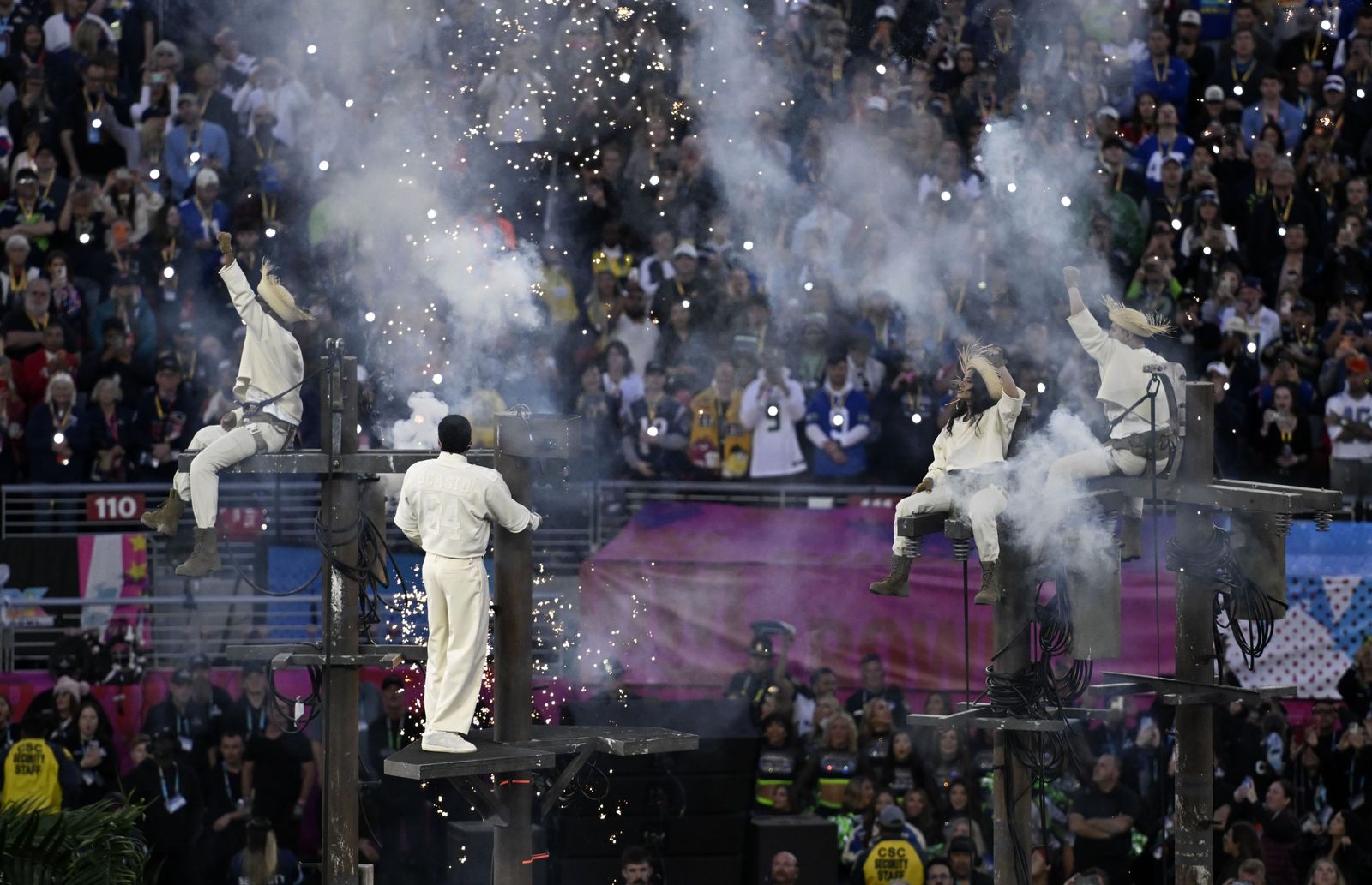 Las mejores fotos de la Super Bowl con la actuación de Bad Bunny