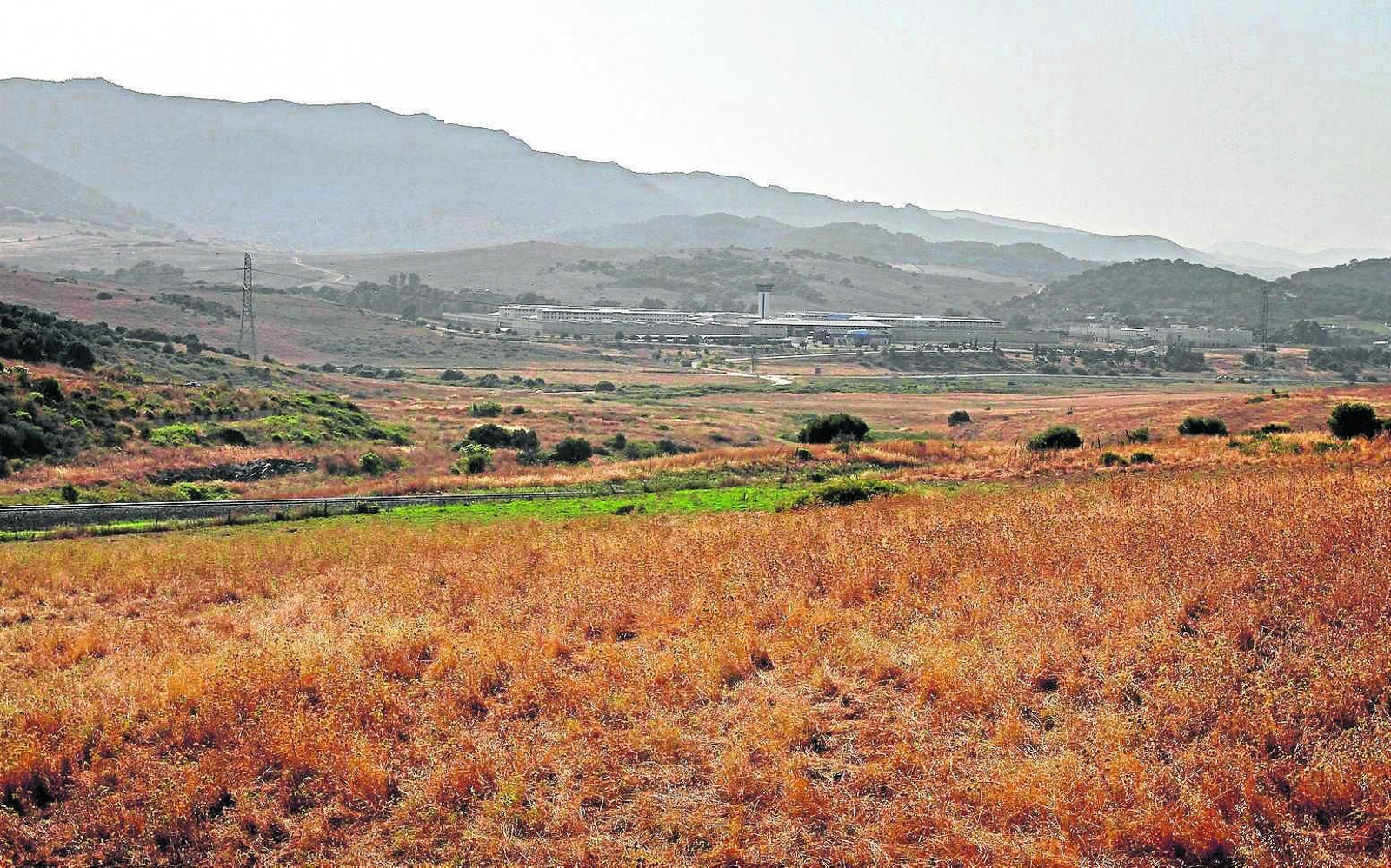 Terrenos junto a la prisión de Botafuegos en el que se está construyendo el nuevo CIE.