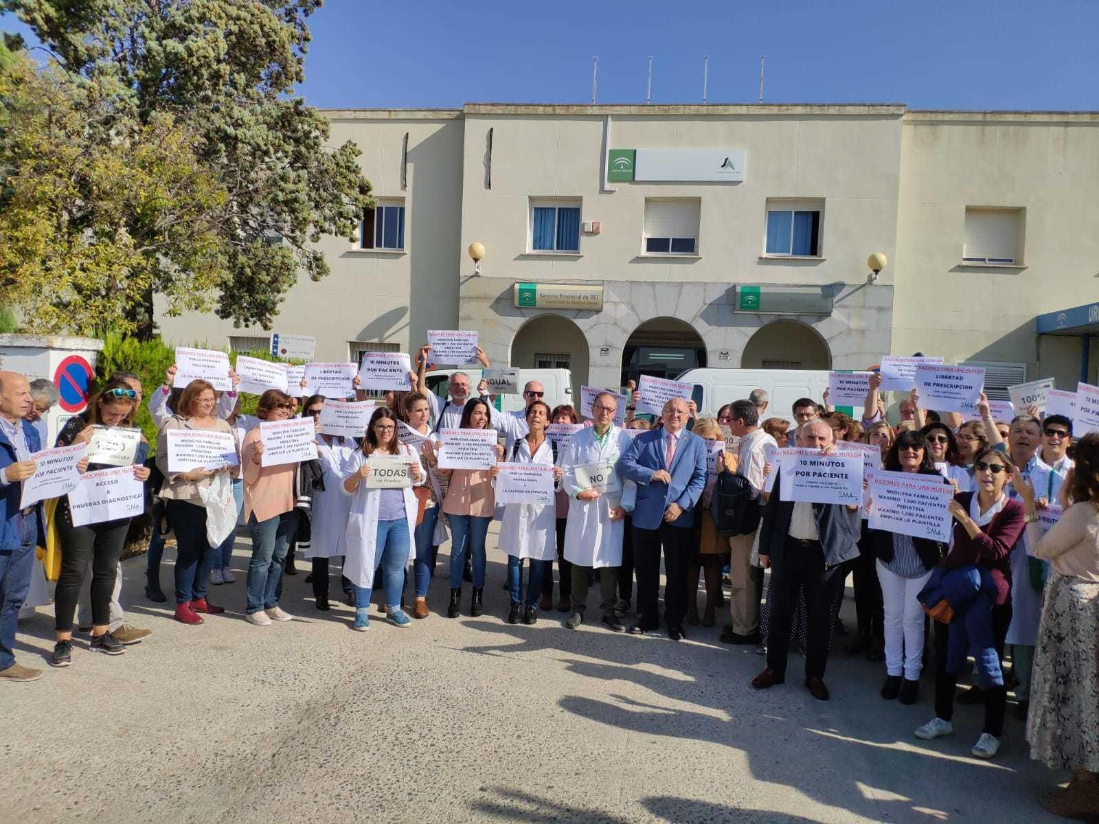 Concentración este mediodía ante del Distrito Sanitario.