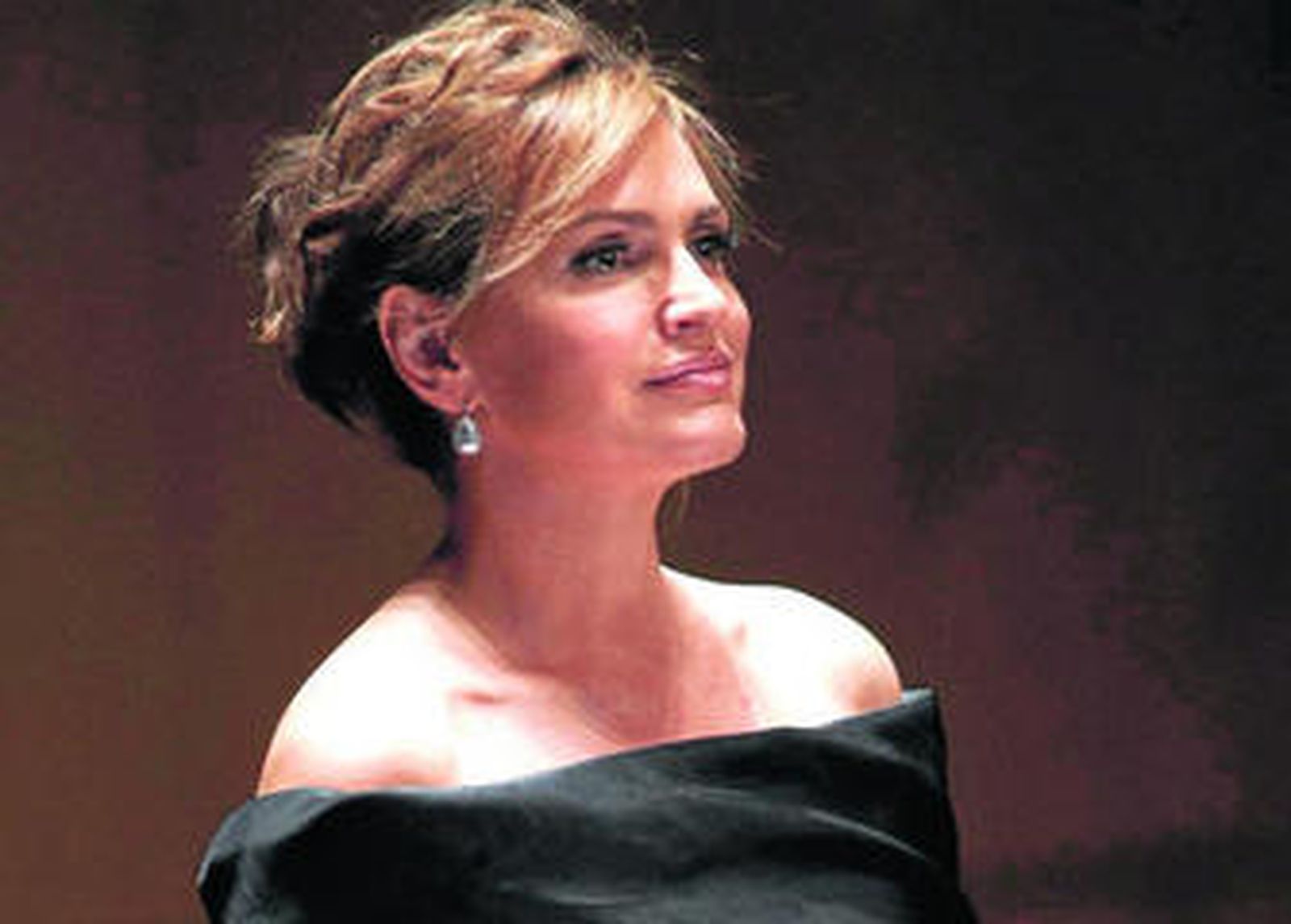 Ainhoa Arteta pondrá voz y 'glamour' al próximo Festival de Música y Danza