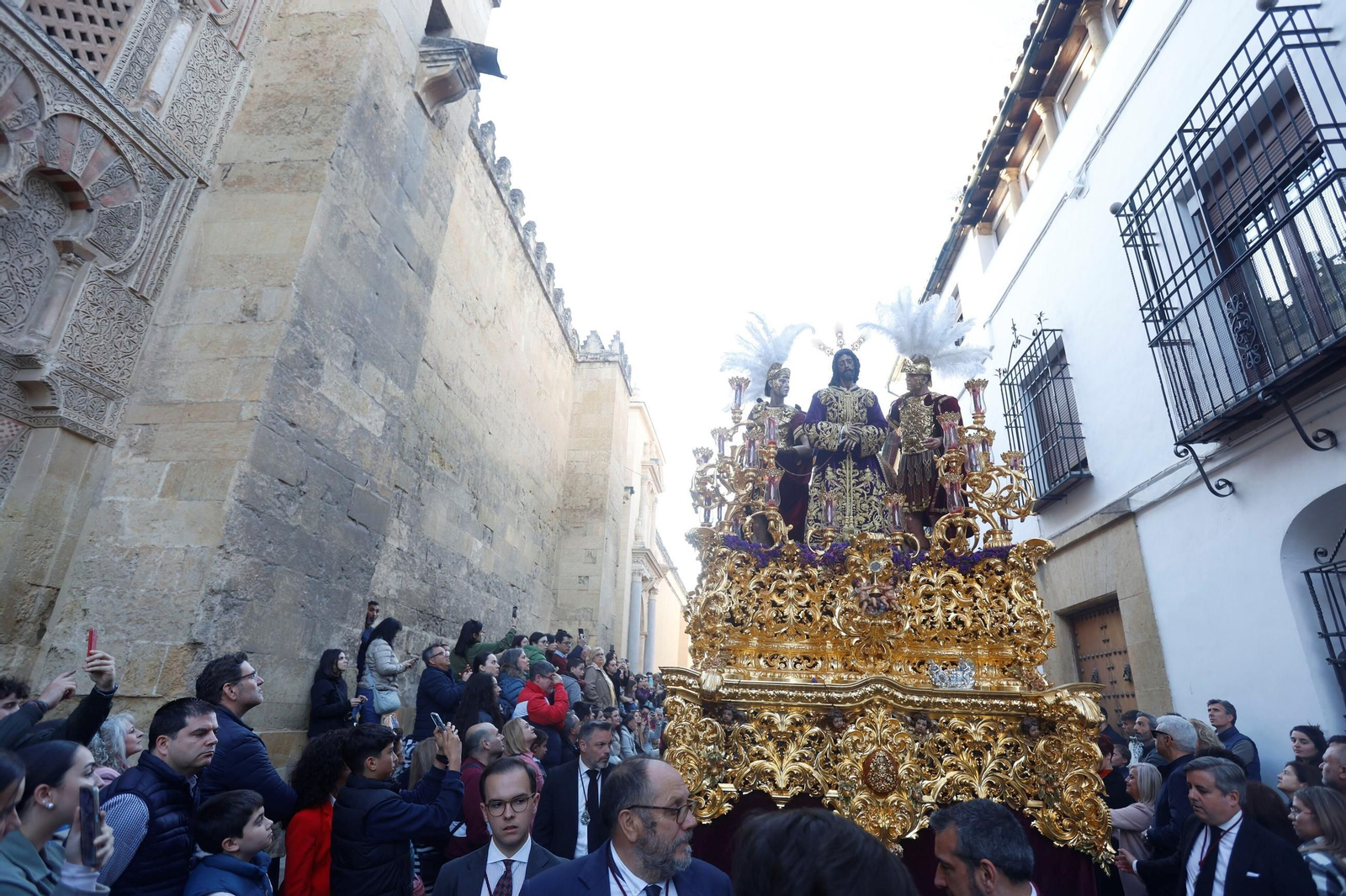 El traslado de la Estrella en este Sábado Santo de Córdoba, en imágenes
