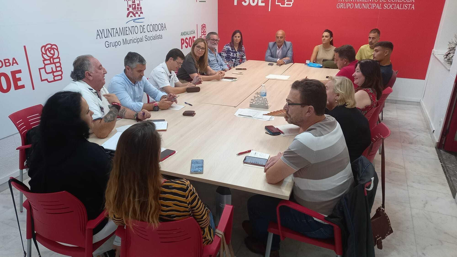 Un momento de la reunión en la sede del PSOE.