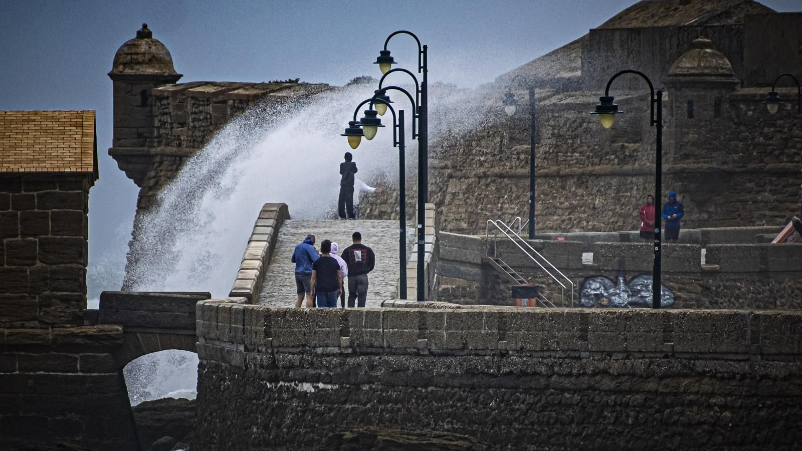 Imagen de un día de temporal en Cádiz