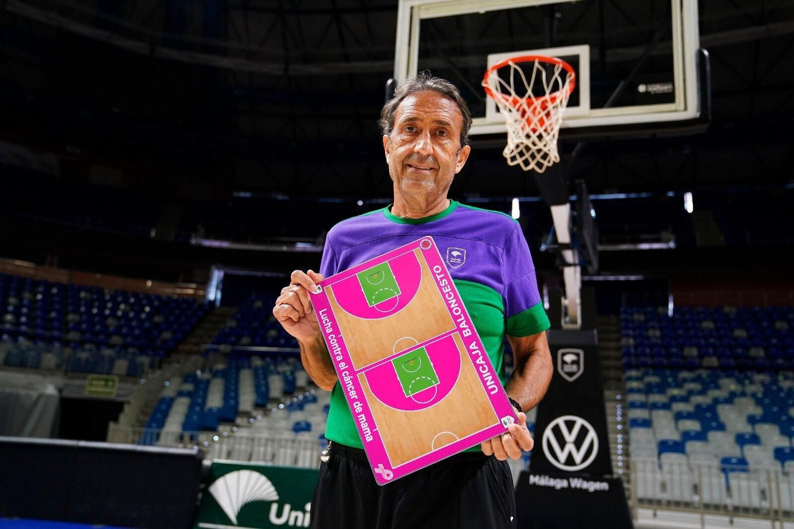 Luis Casimiro y su nueva pizarra.