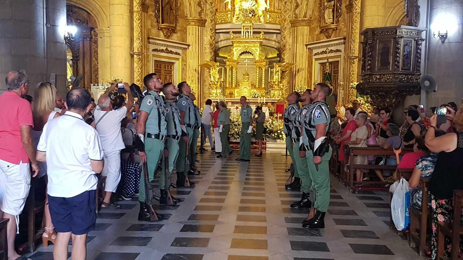 La legión, un año más rindiendo honores a la Patrona.