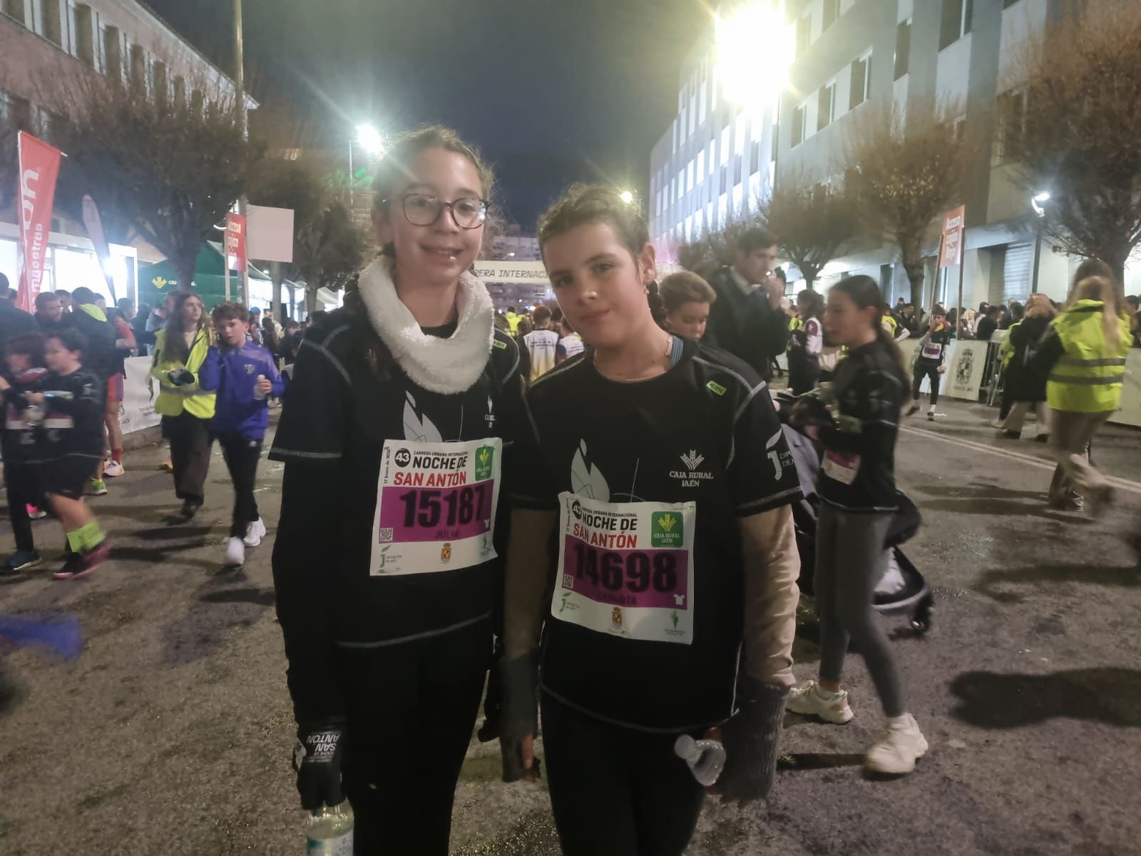 En imágenes: 2.000 atletas brillan con luz propia en la infantil de la Carrera de San Antón 2026