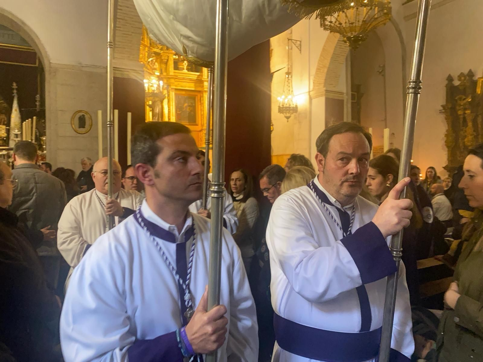 En imágenes: La Expiración trae de vuelta la ilusión de los cofrades jiennenses