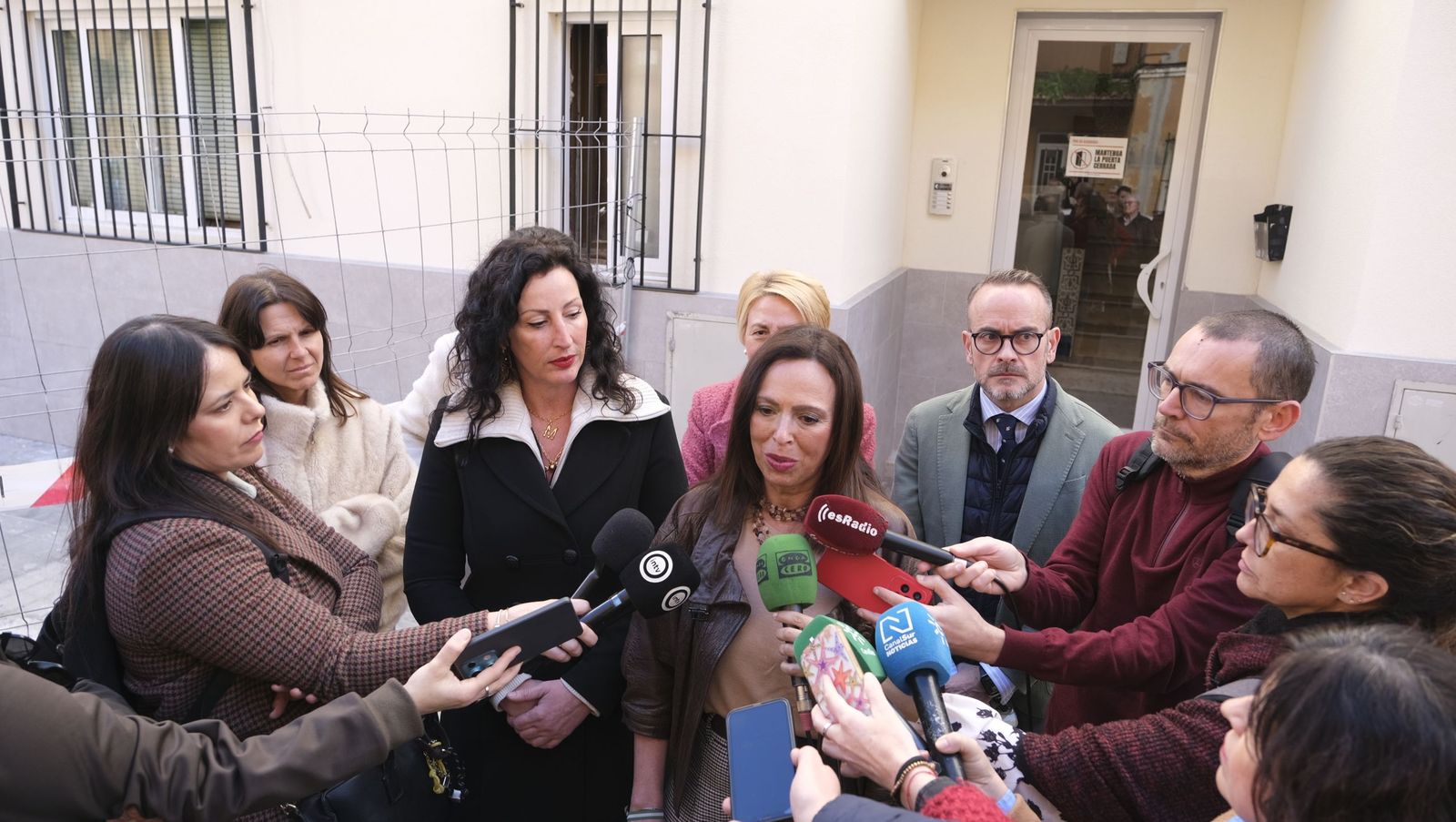 La rehabilitación de los edificios del barrio de los pintores en Almería avanza a buen ritmo, en imágenes