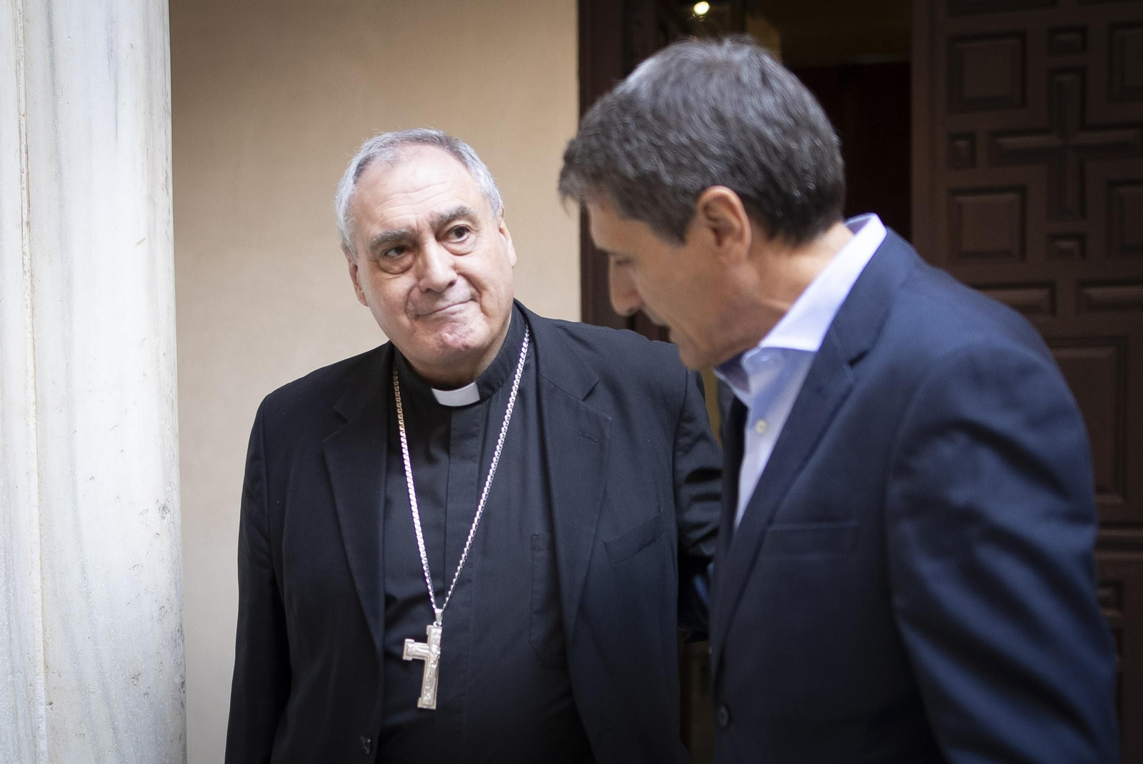El delegado del Gobierno en Andalucía junto al arzobispo de Granadaedro Fernandez habla sobre las obras de la Catedral de Granada