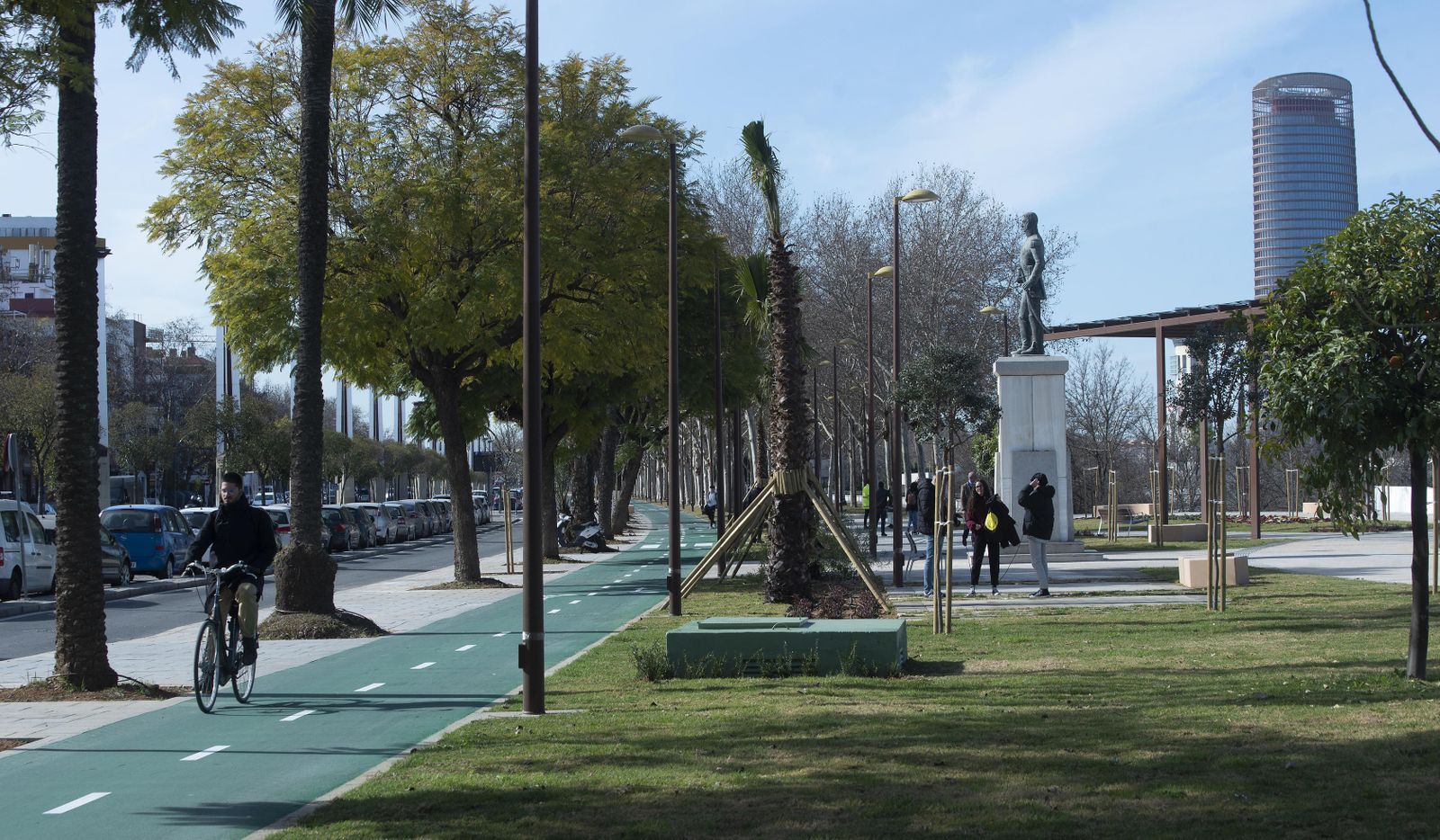 El paseo reverdecido de Torneo en Sevilla.